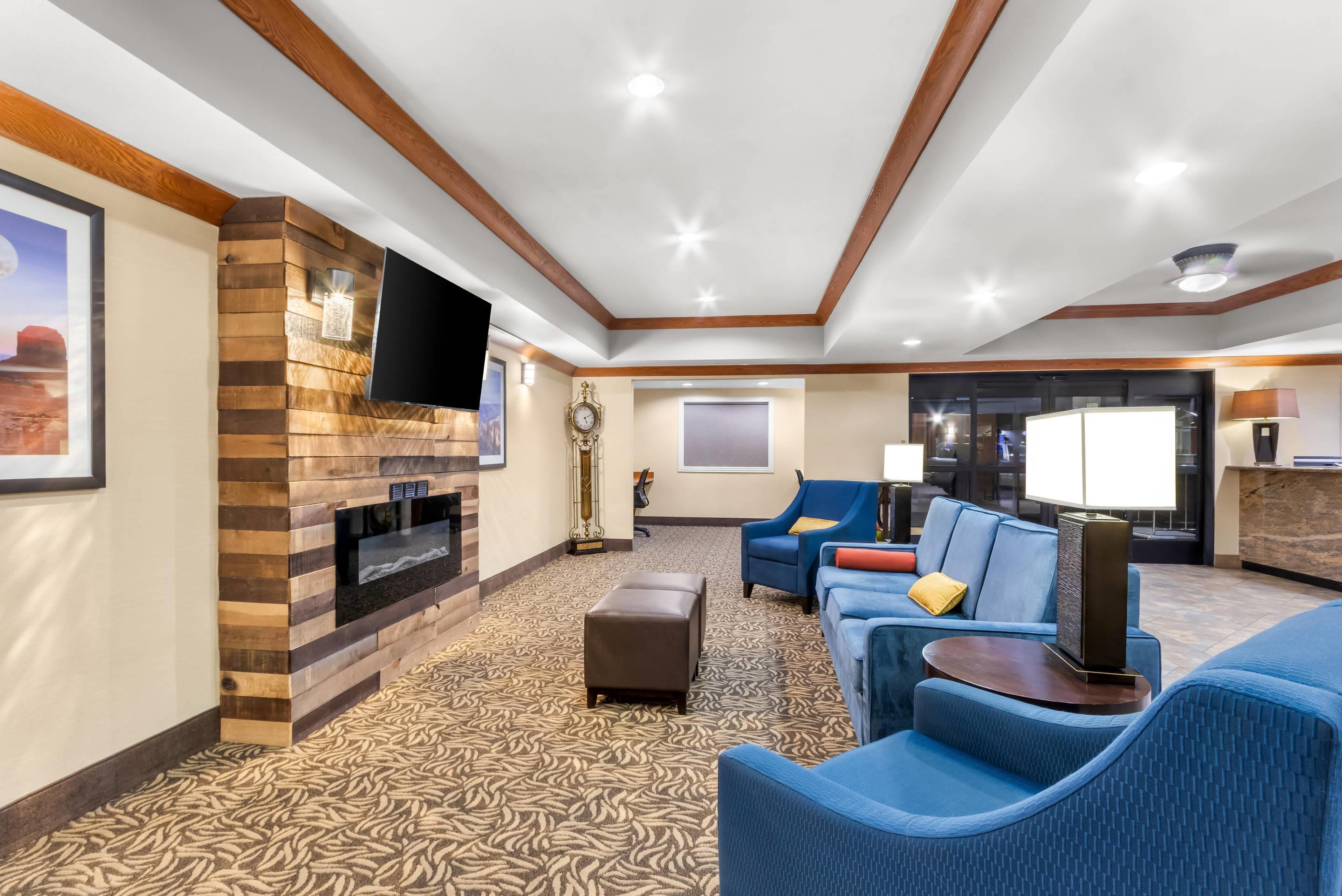 Lobby with sitting area