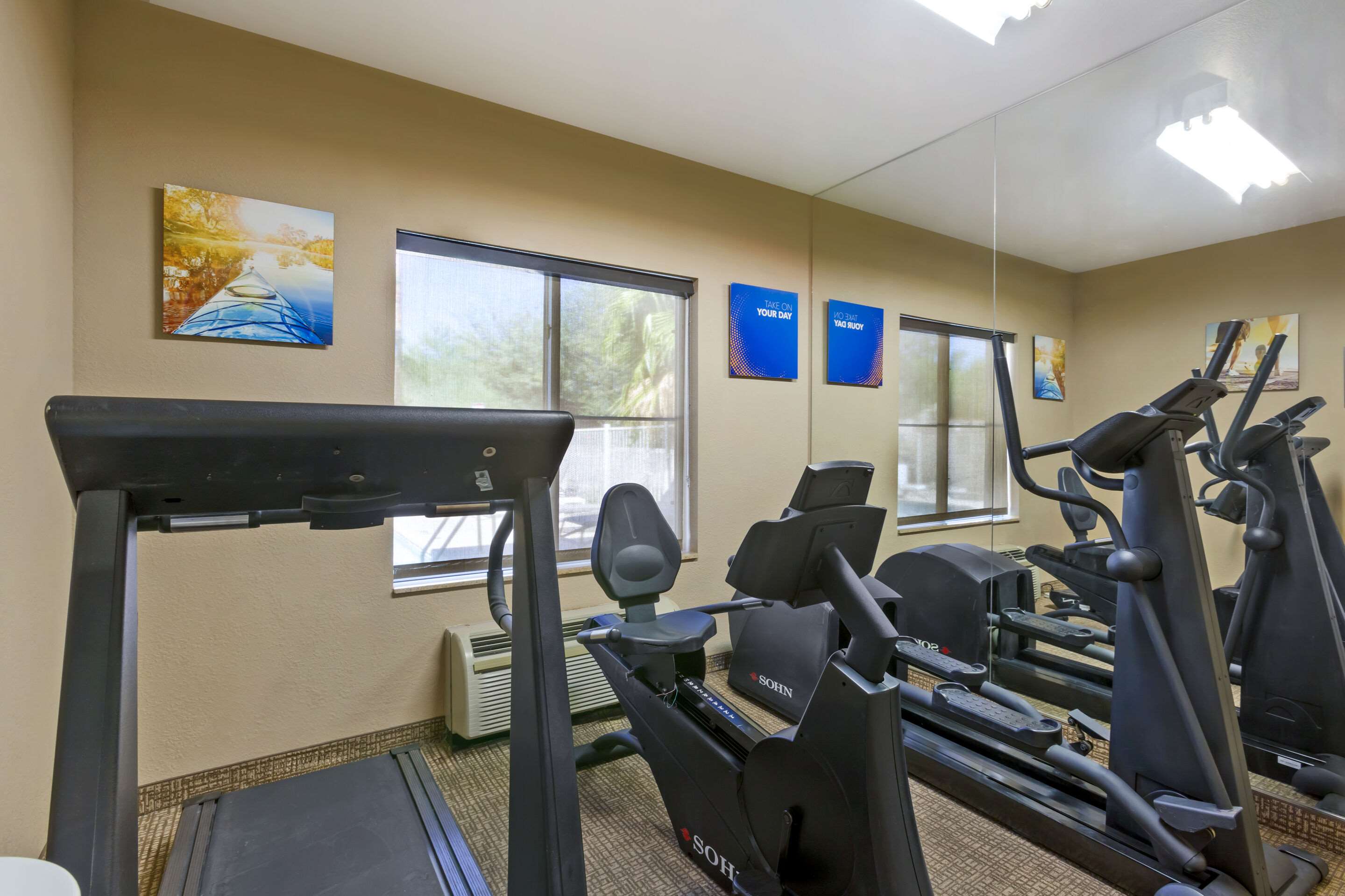 Exercise room | Comfort Inn Green Valley I-19