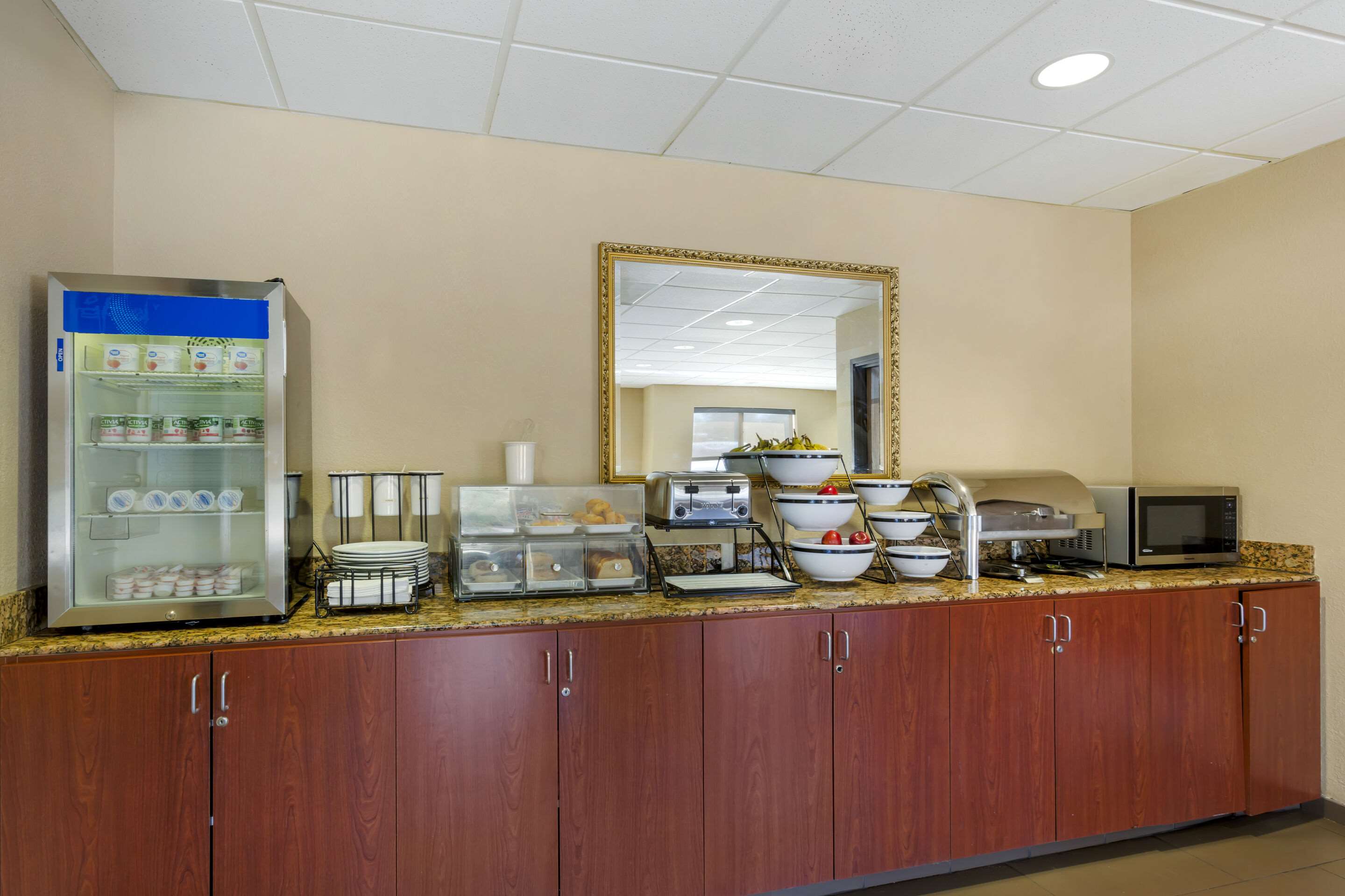 Breakfast counter | Comfort Inn Green Valley I-19