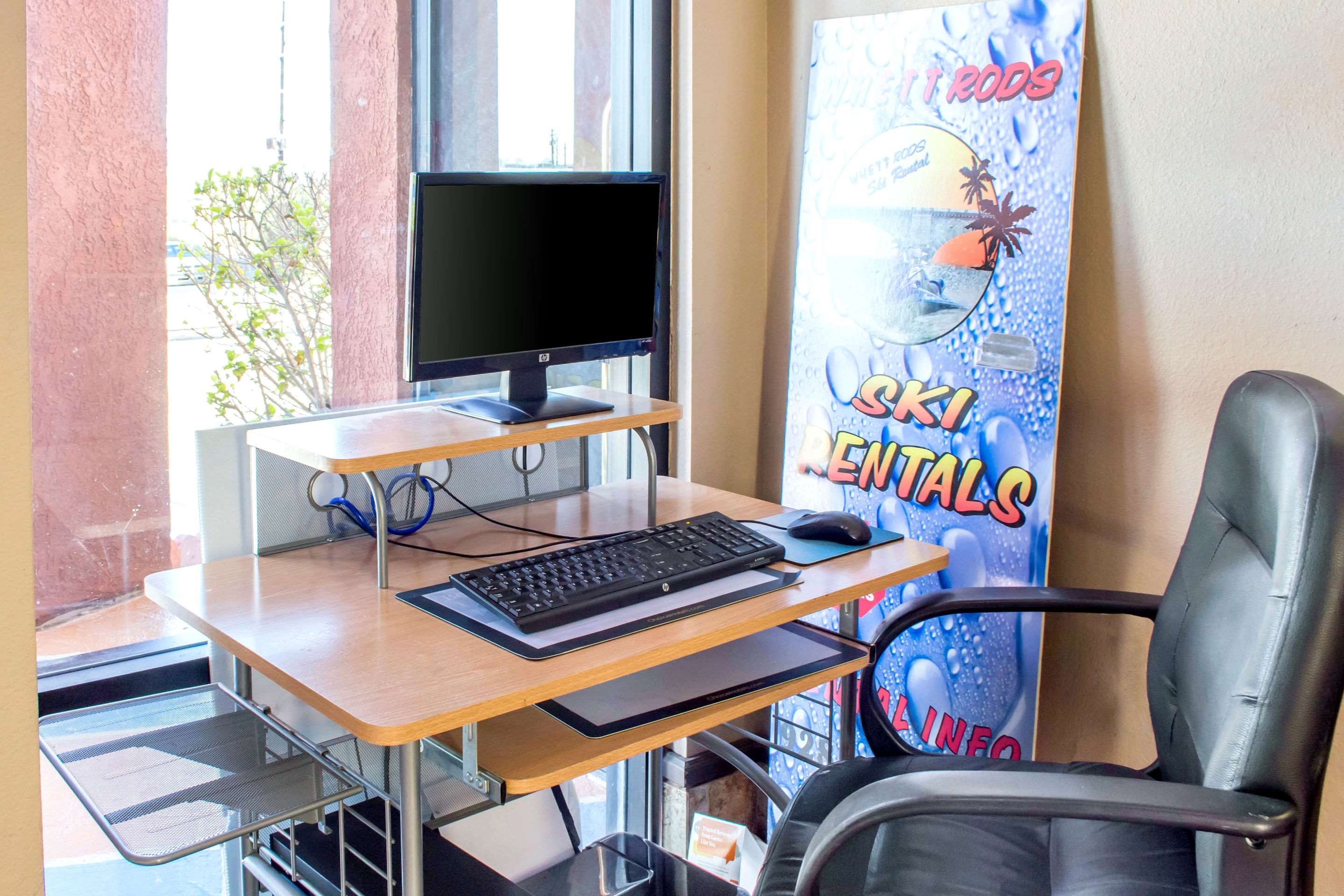 Computer in the lobby | Rodeway Inn and Suites