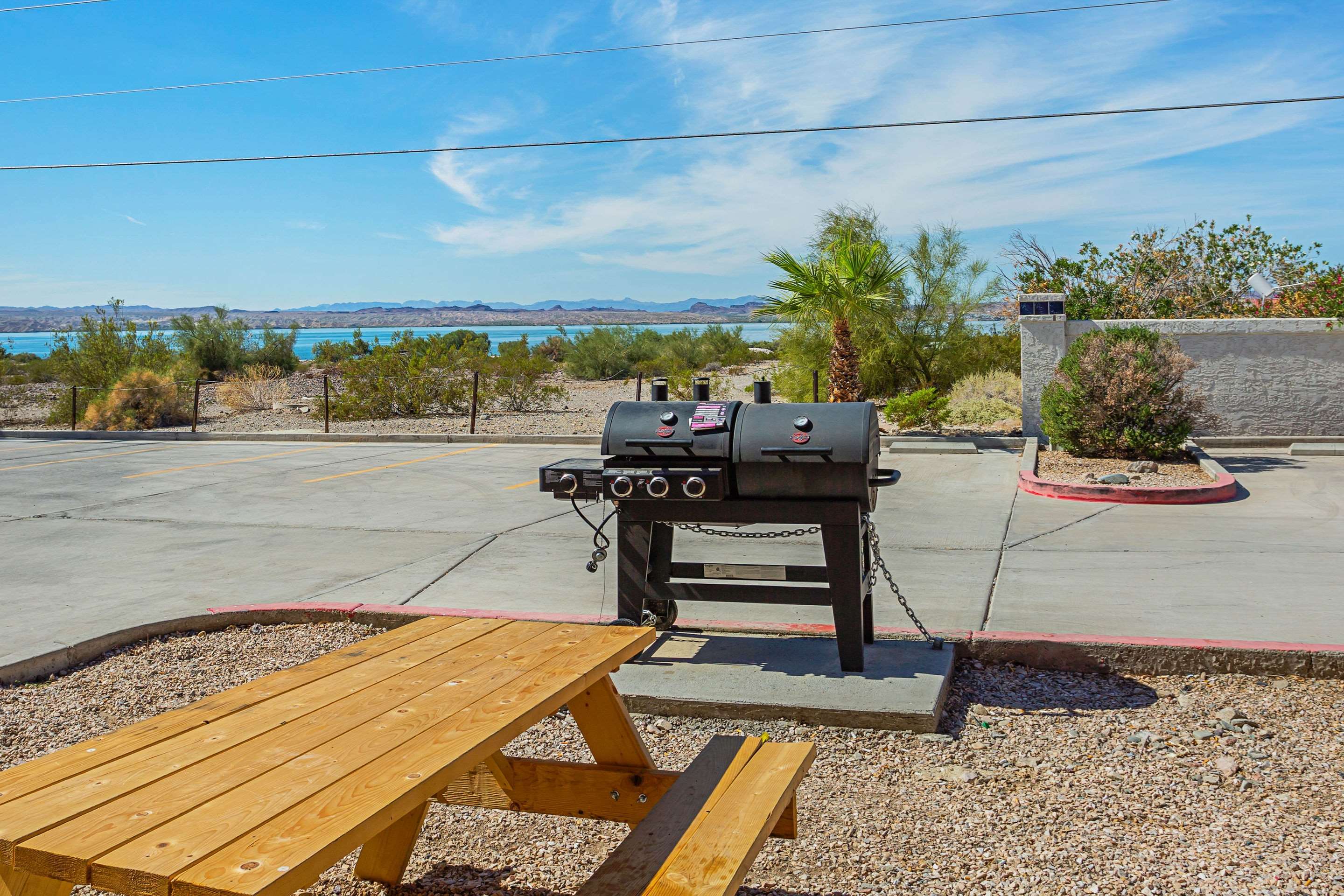 Barbecue area | Rodeway Inn and Suites