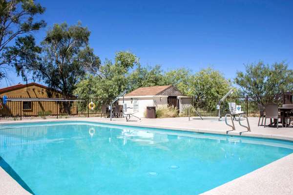 Pool - Quality Inn Wickenburg