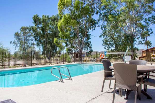 Pool - Quality Inn Wickenburg