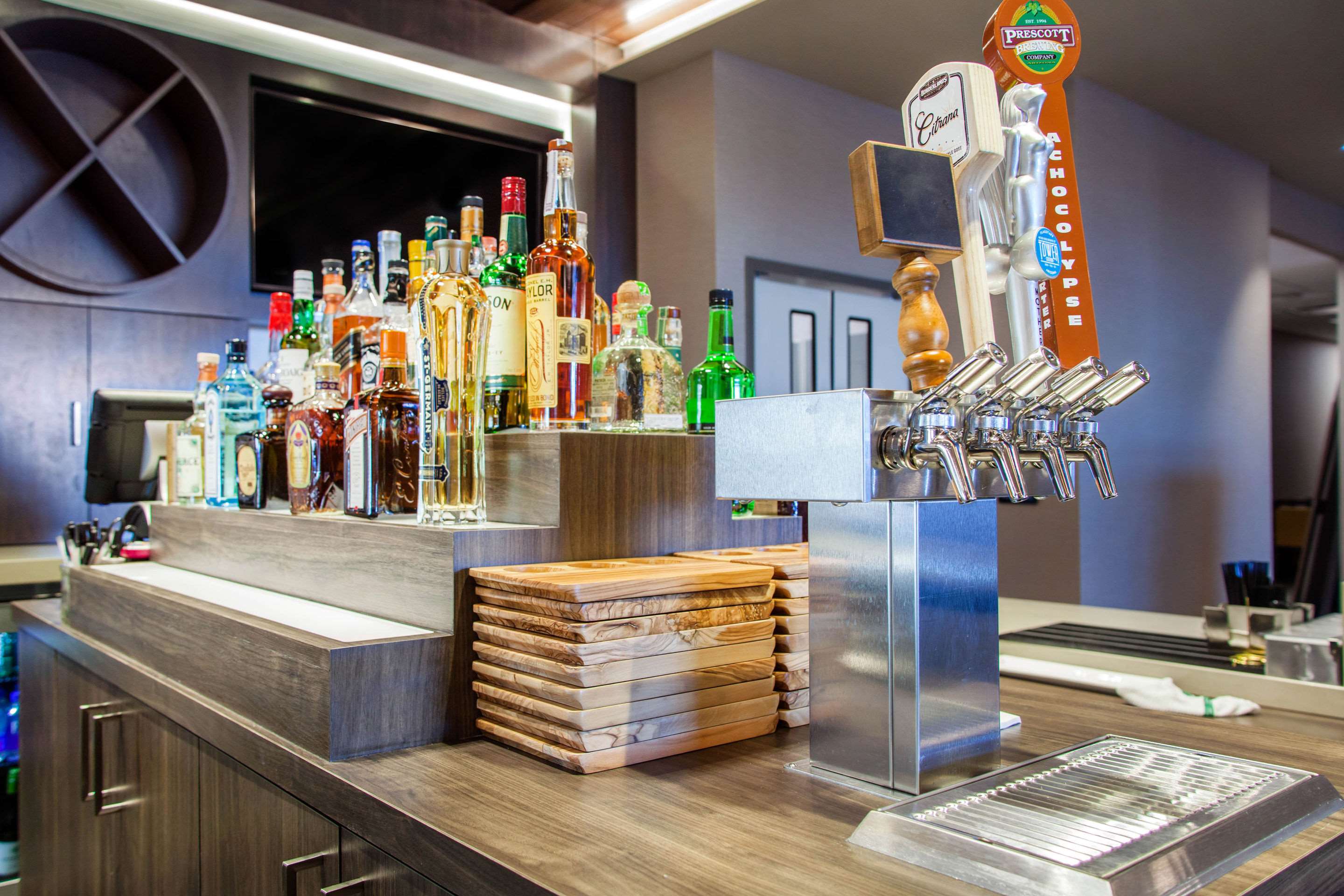 Hotel bar | Cambria Hotel Phoenix - North Scottsdale