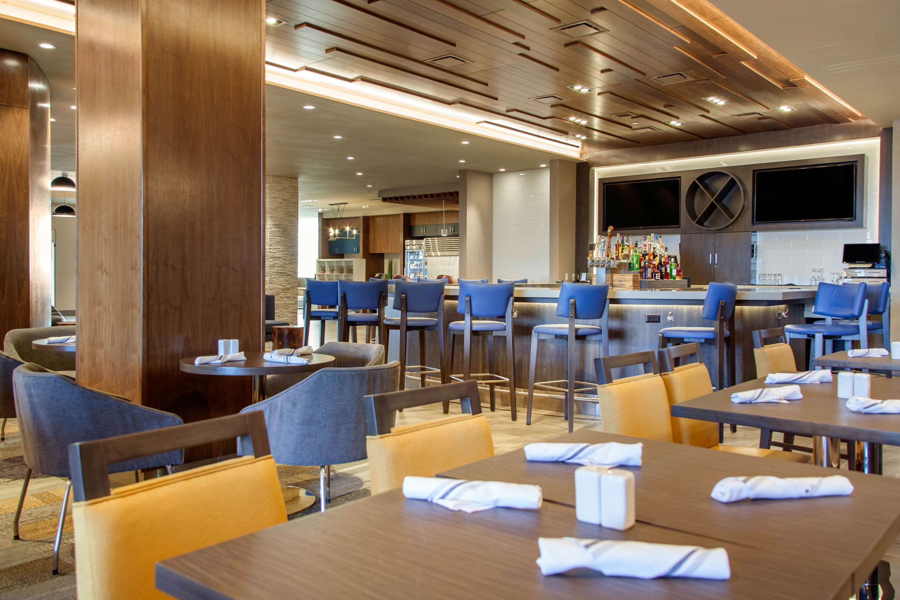 On-site restaurant | Cambria Hotel Phoenix - North Scottsdale
