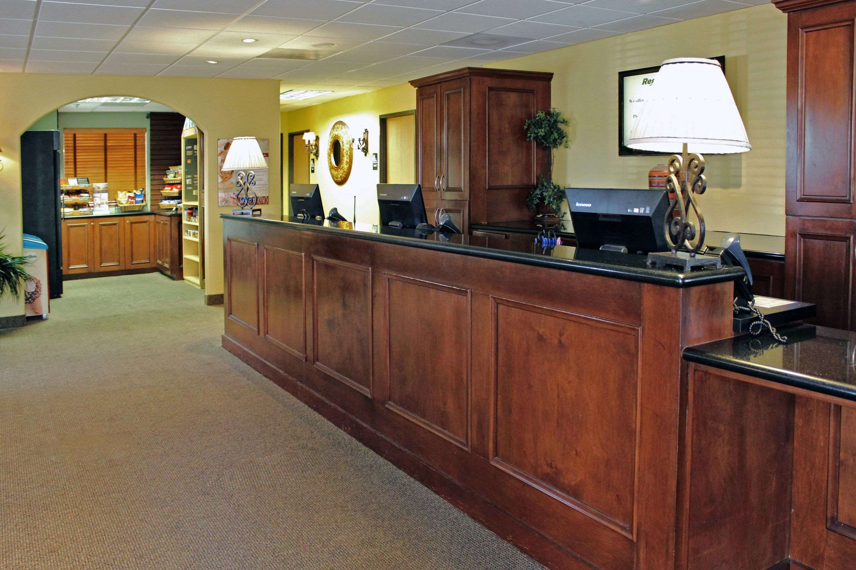 Front desk | Bluegreen Cibola Vista Resort and Spa, an Ascend Resort