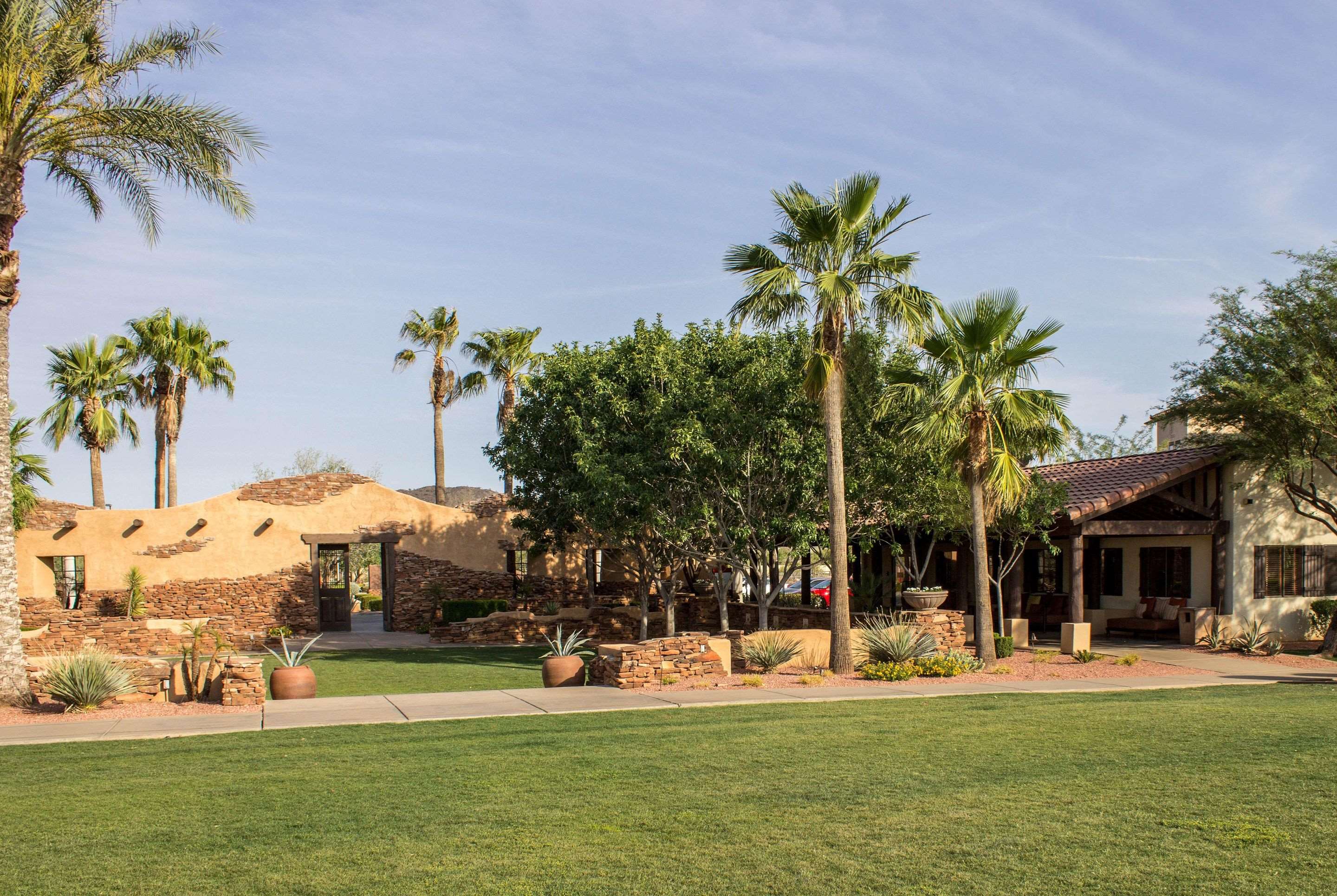 Beautifully landscaped hotel | Bluegreen Cibola Vista Resort and Spa, an Ascend Resort