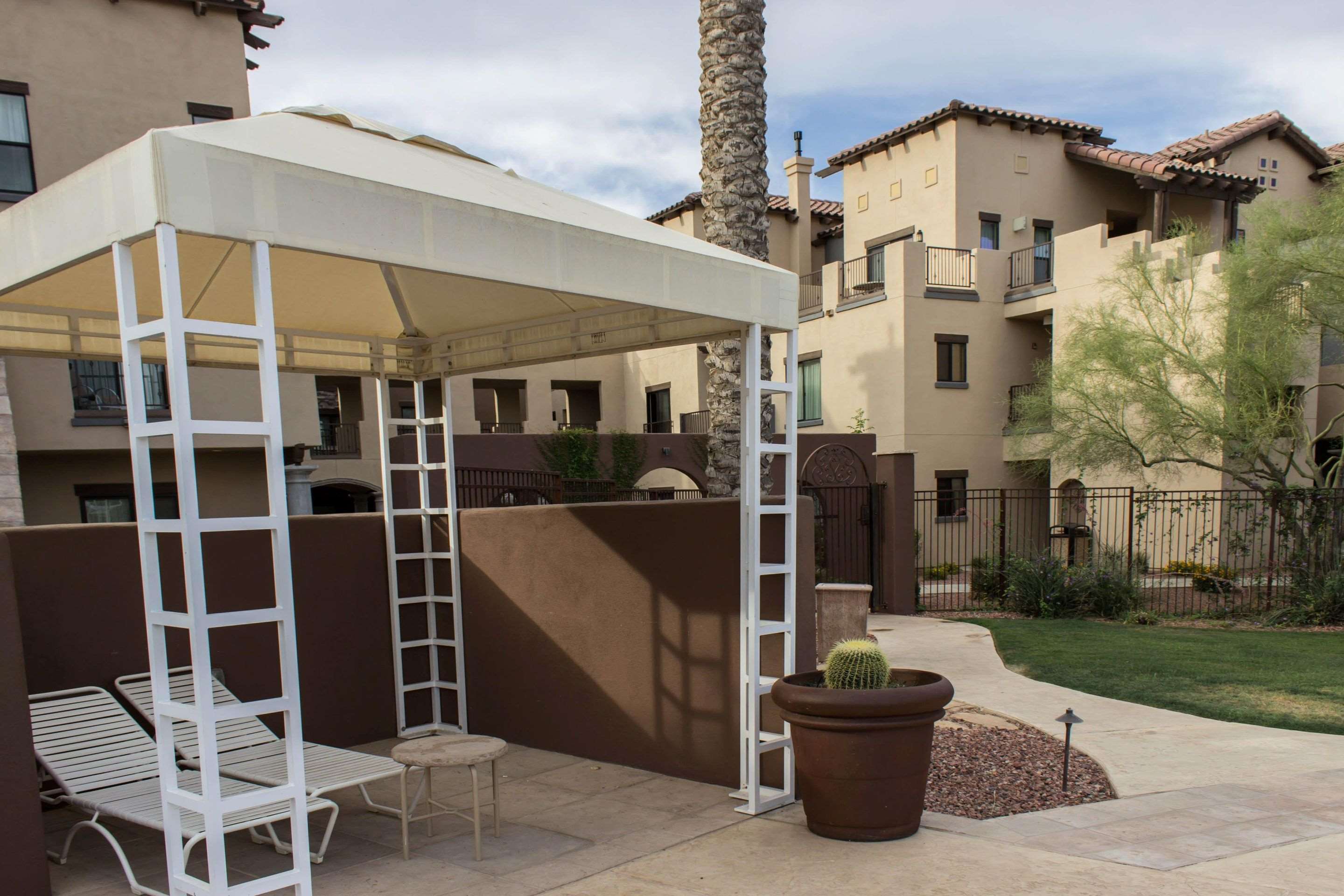 Outdoor pool with sundeck | Bluegreen Cibola Vista Resort and Spa, an Ascend Resort