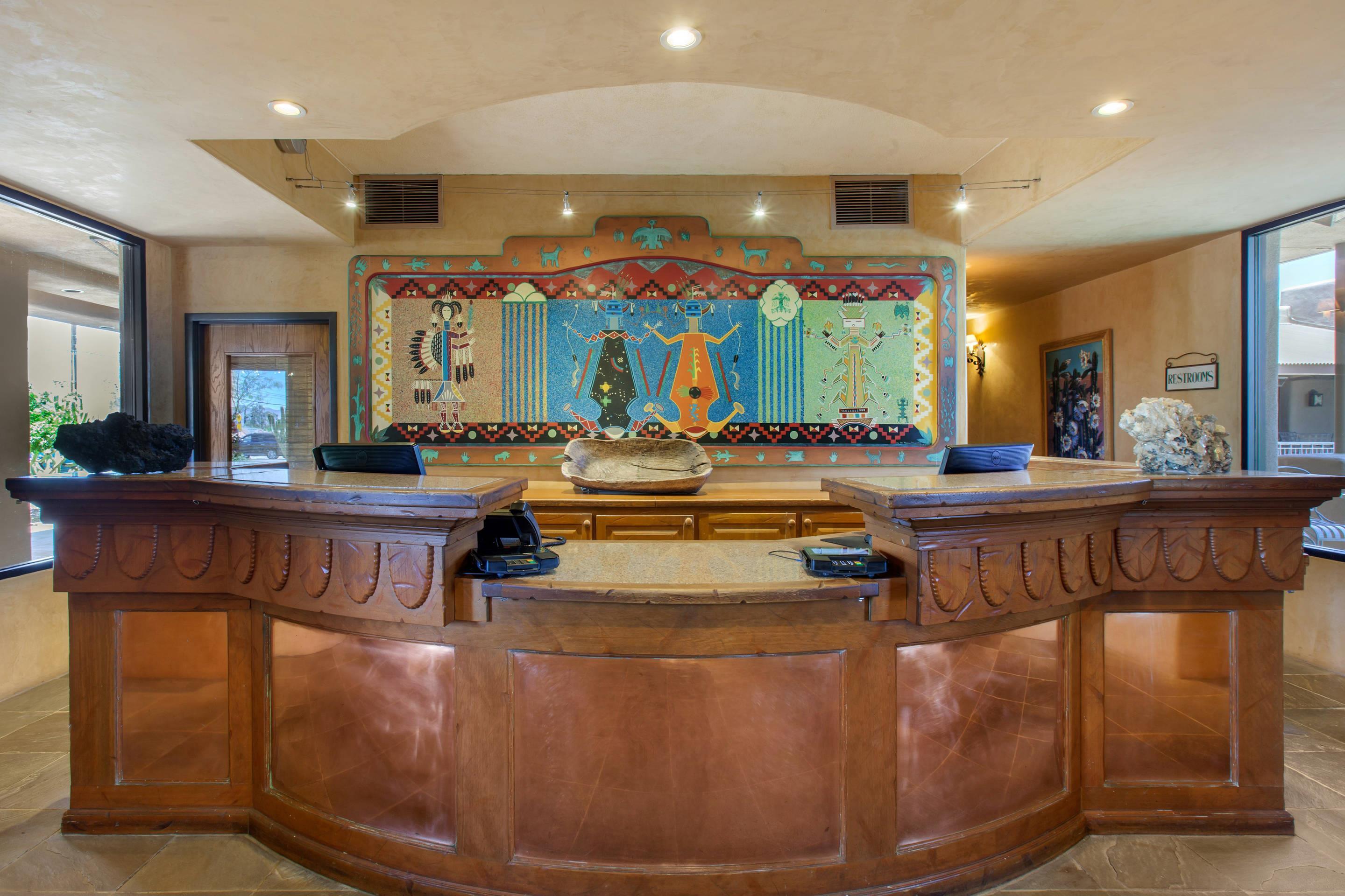 Front desk with friendly staff | La Posada Lodge & Casitas, an Ascend Collection Hotel