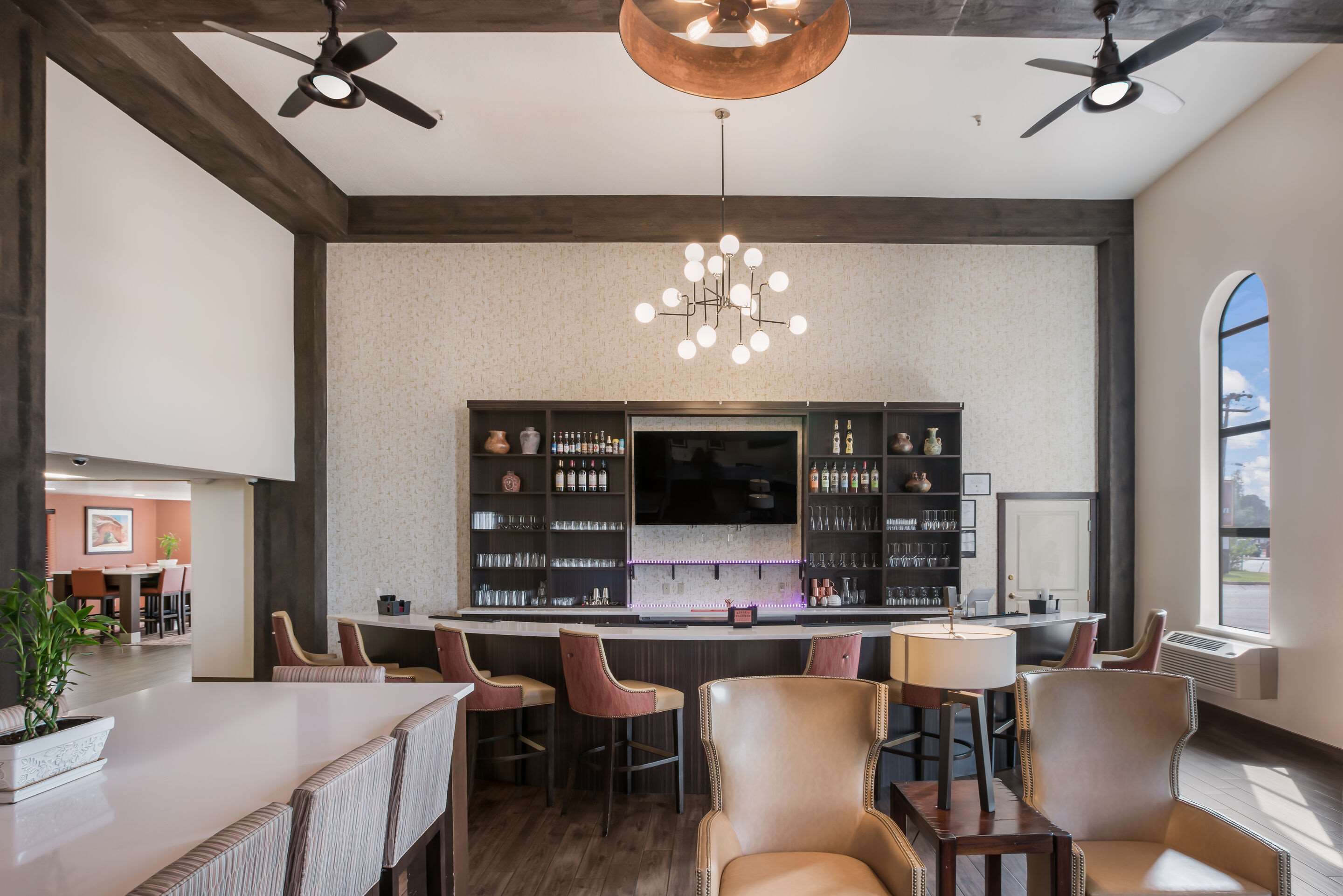 Lobby with sitting area | Clarion Inn Page - Lake Powell