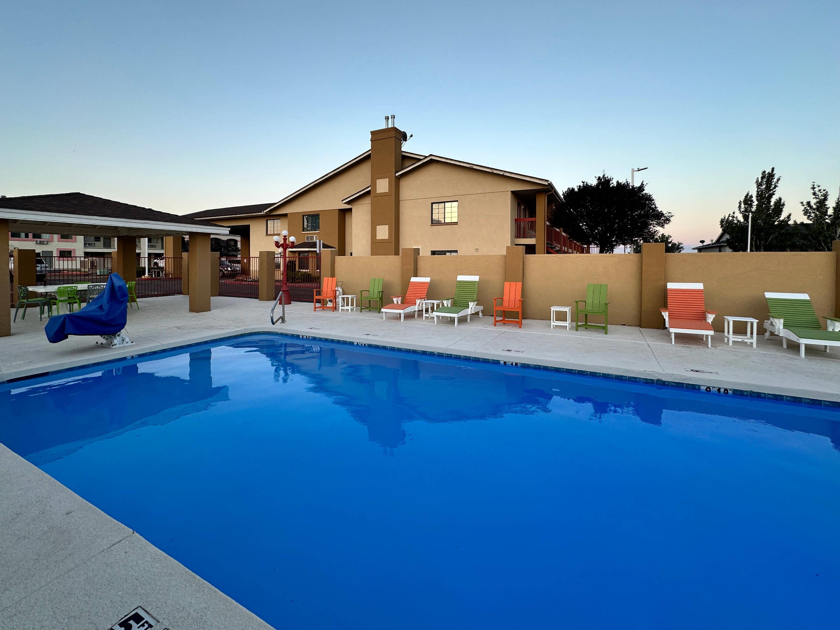 Outdoor pool | Quality Inn Holbrook Petrified Forest