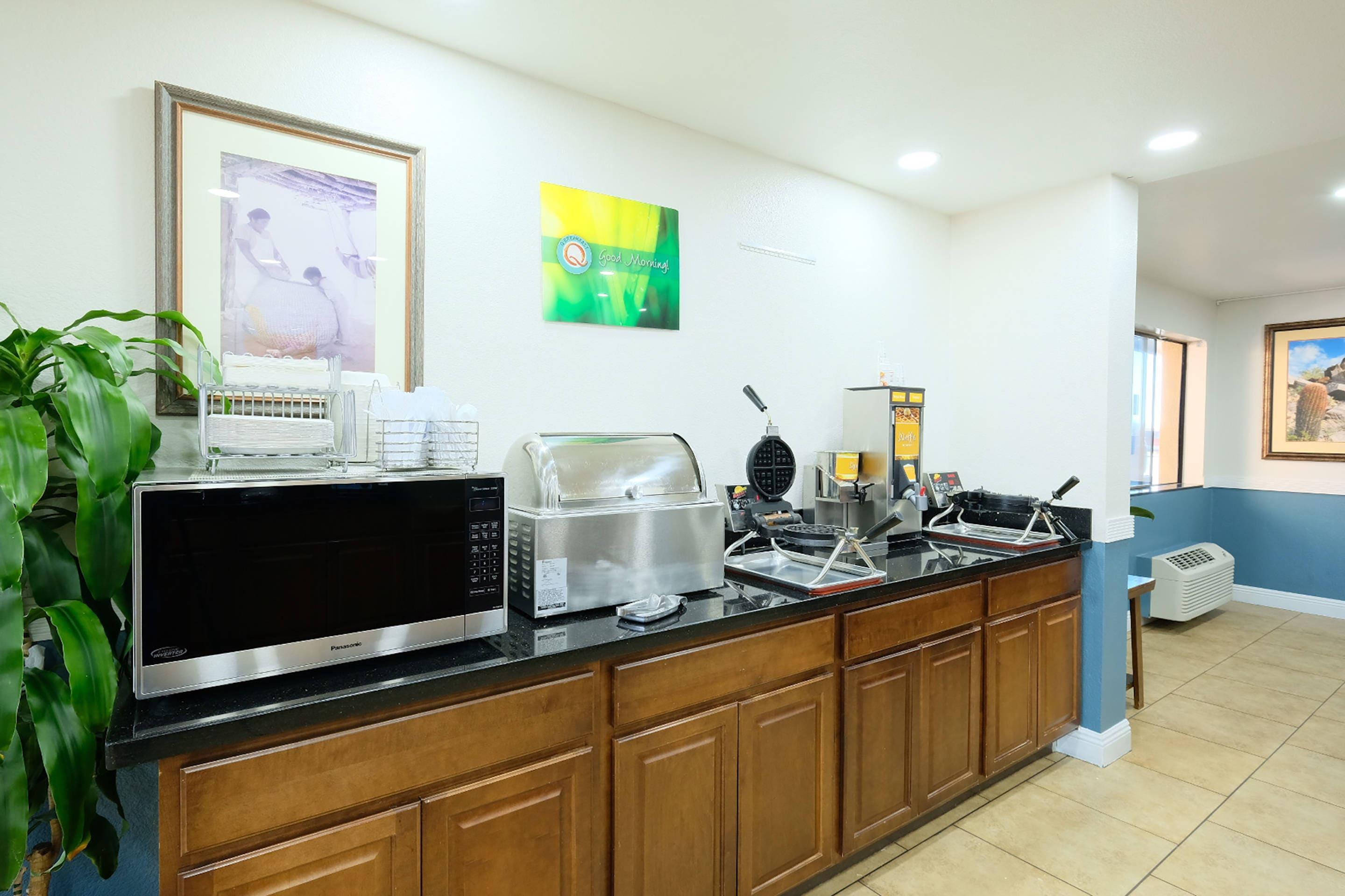 Breakfast area | Quality Inn Holbrook Petrified Forest