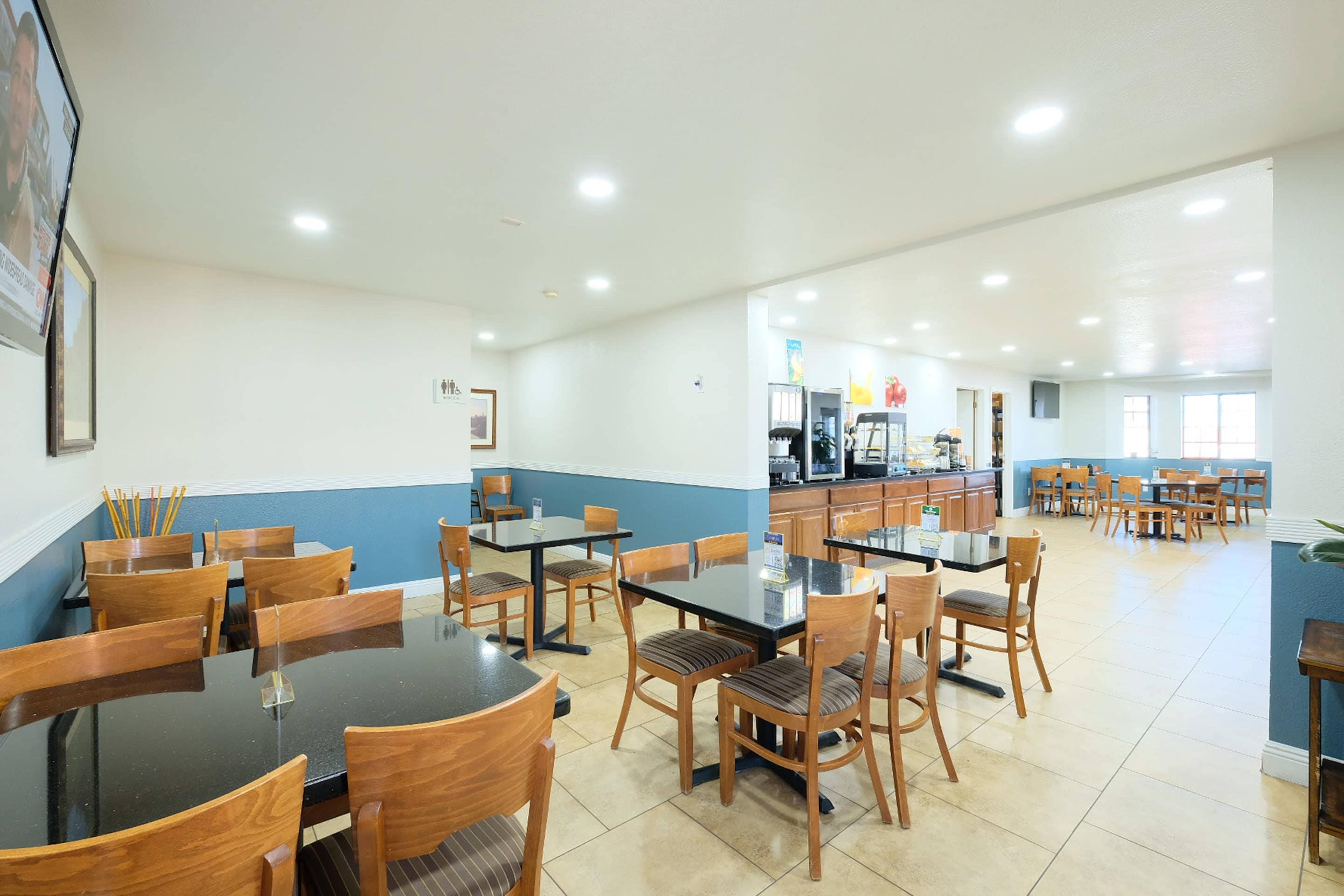 Breakfast area | Quality Inn Holbrook Petrified Forest
