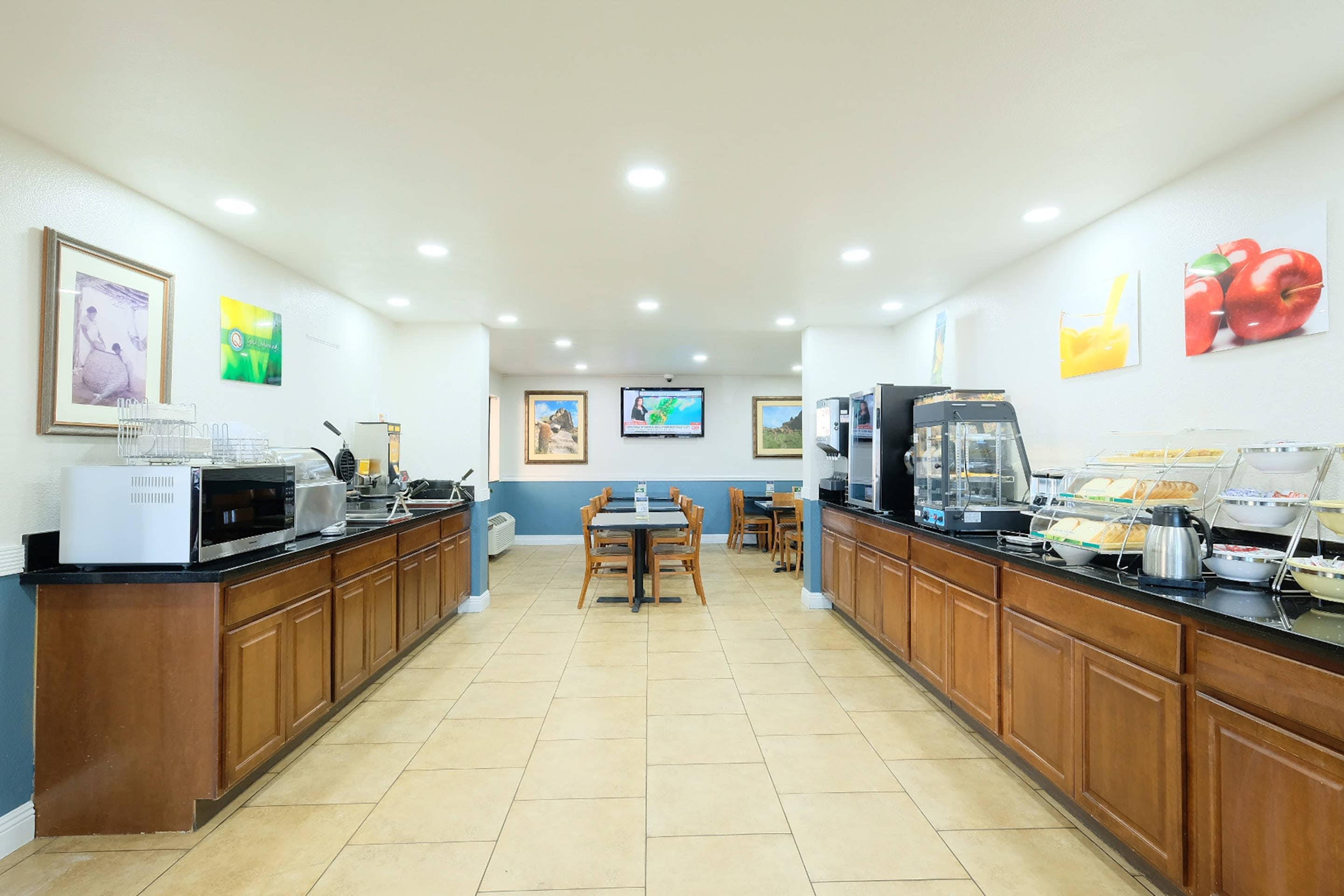 Breakfast area | Quality Inn Holbrook Petrified Forest