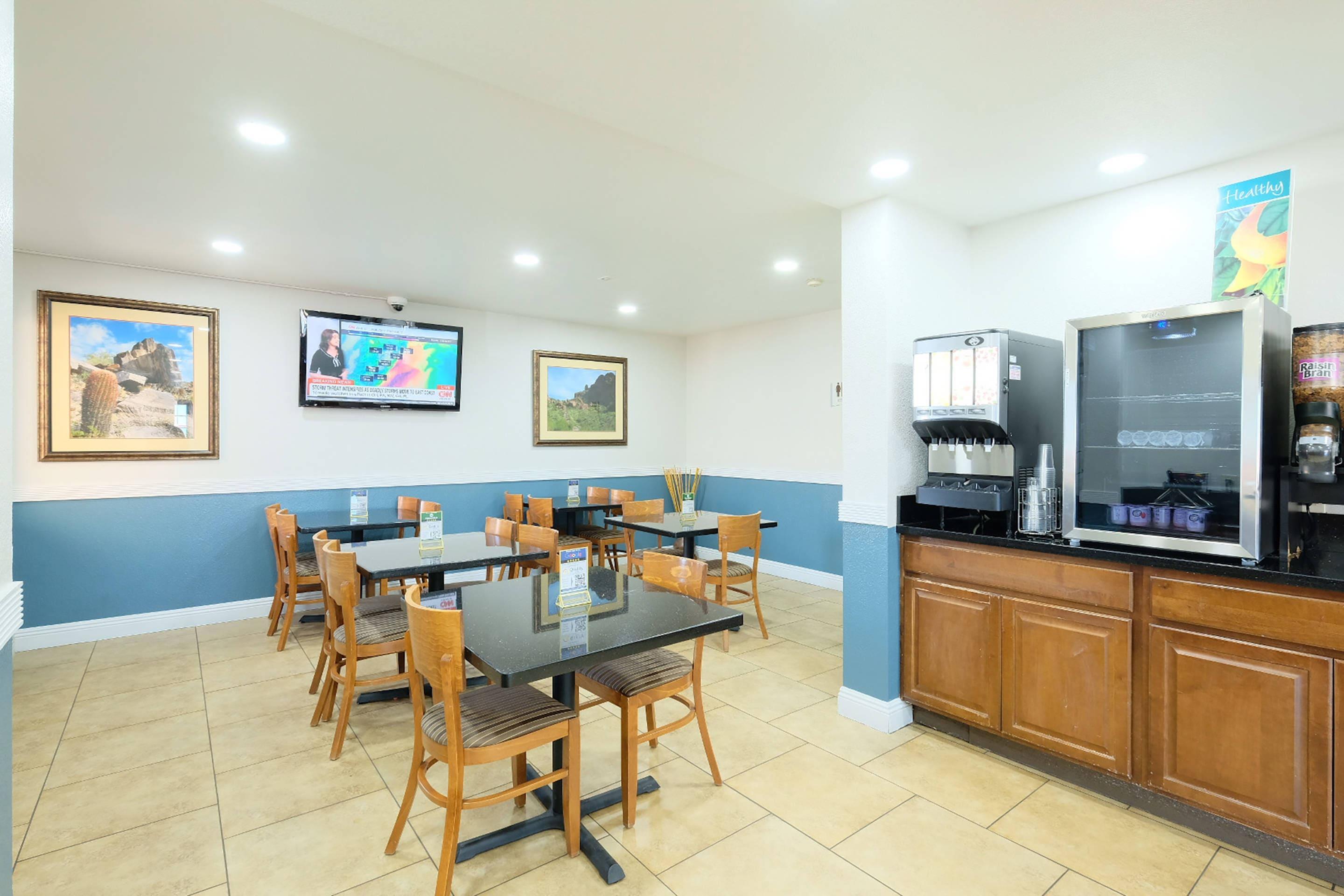Breakfast area | Quality Inn Holbrook Petrified Forest
