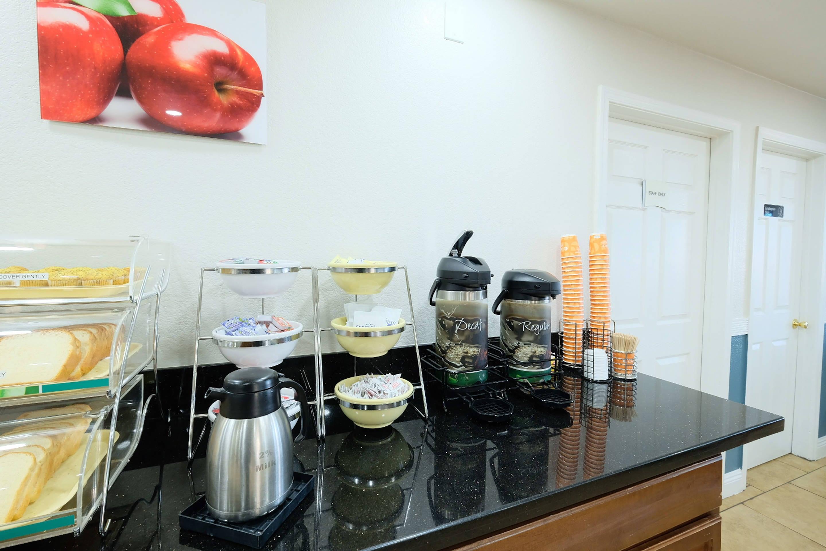 Breakfast area | Quality Inn Holbrook Petrified Forest