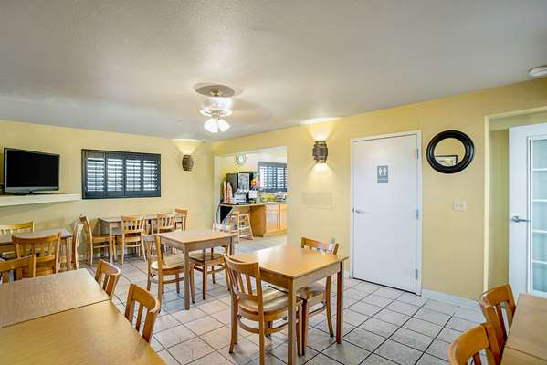 Amenities - Quality Inn & Suites Youngtown