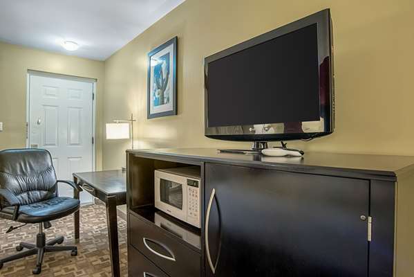  - Quality Inn & Suites Youngtown