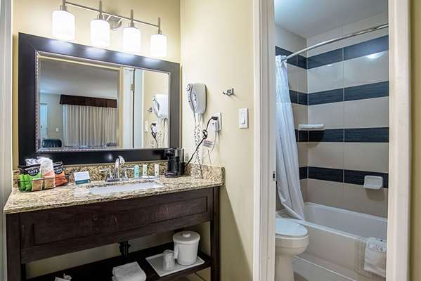  - Quality Inn & Suites Youngtown