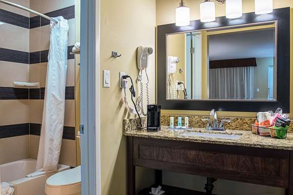  - Quality Inn & Suites Youngtown