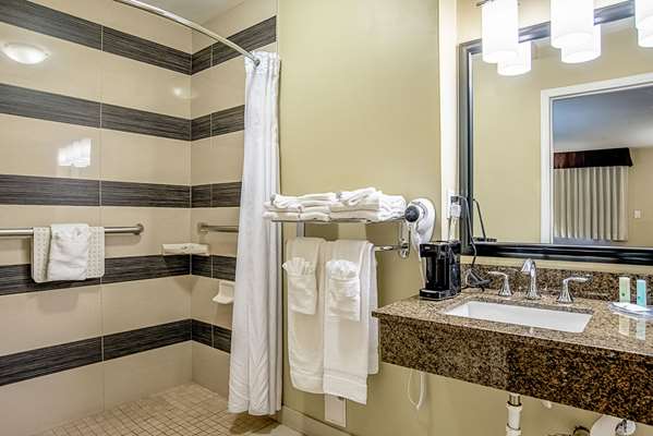  - Quality Inn & Suites Youngtown