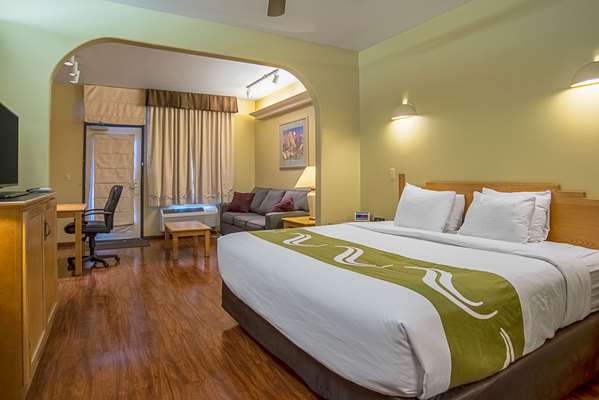 Suite - Quality Inn & Suites Youngtown