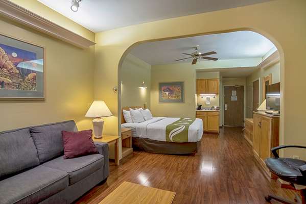 Suite - Quality Inn & Suites Youngtown