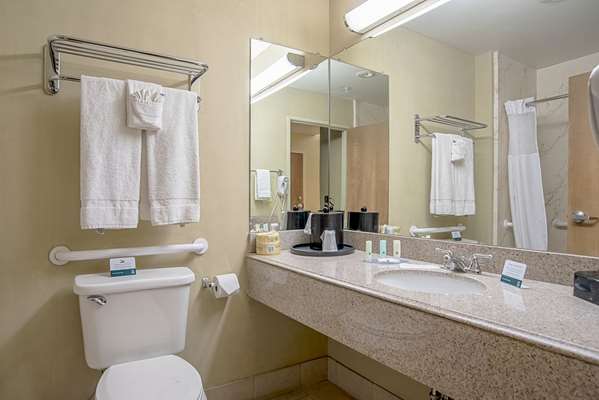 Suite - Quality Inn & Suites Youngtown