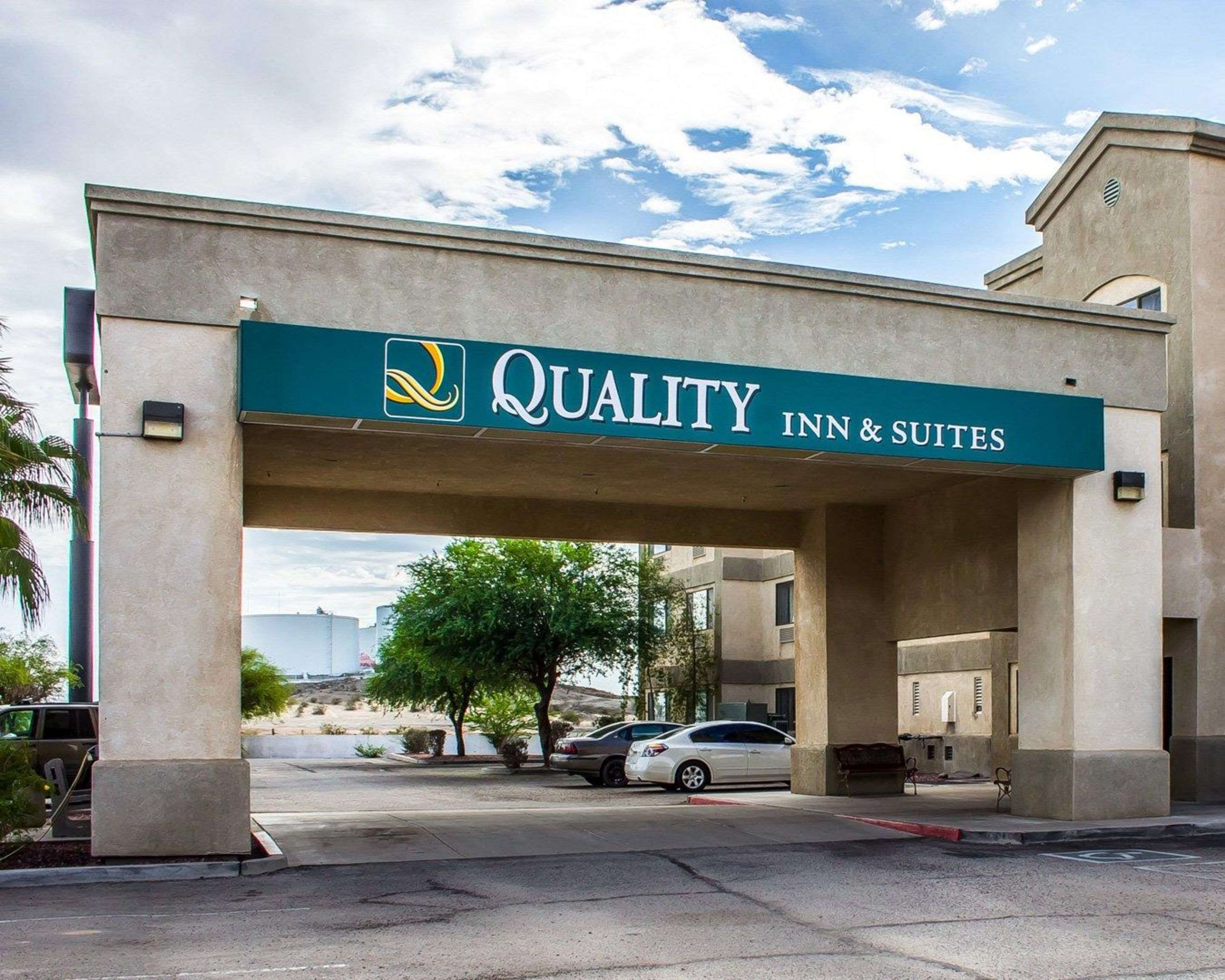 Hotel entrance | Quality Inn & Suites Yuma