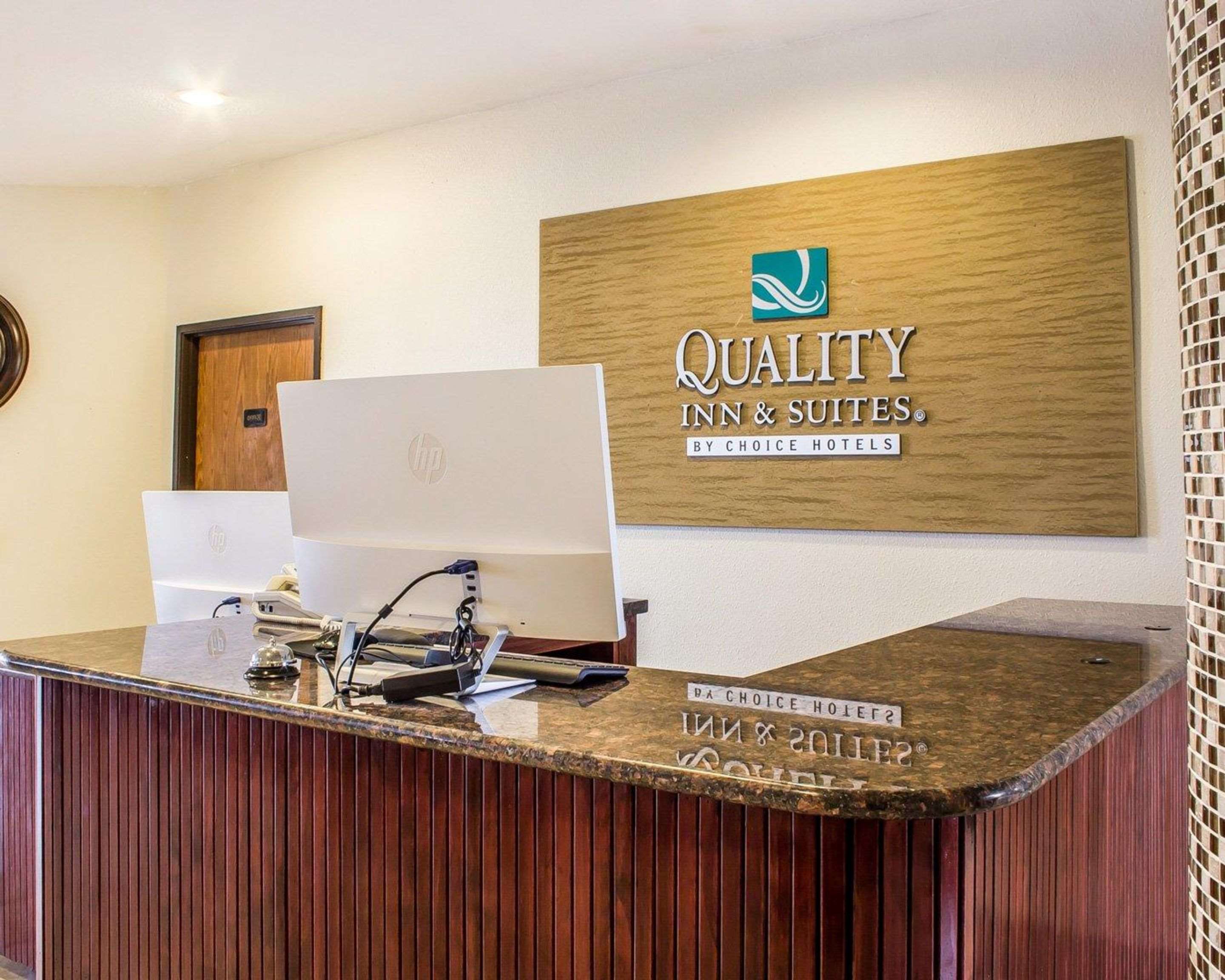 Front desk | Quality Inn & Suites Yuma
