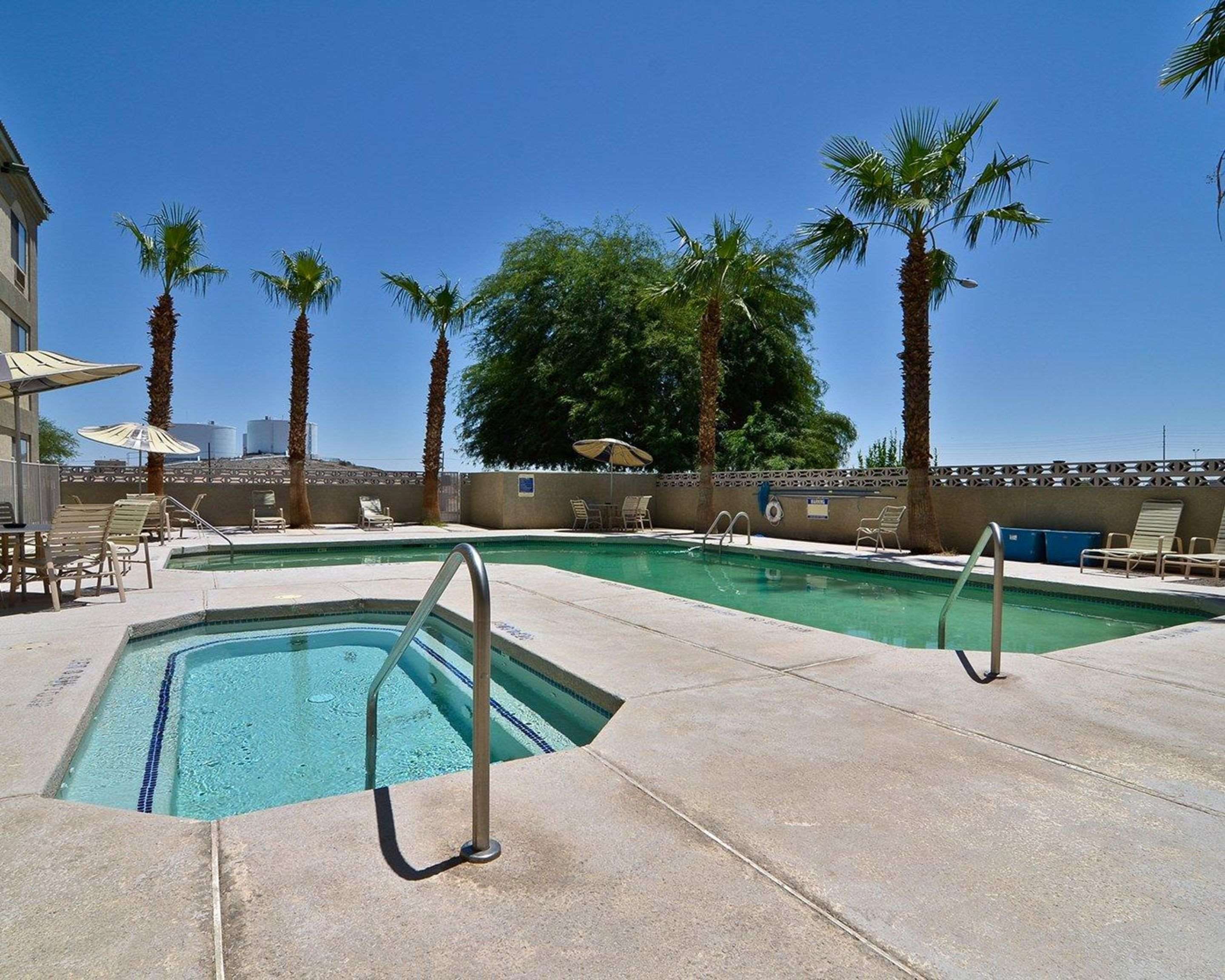 Relax in the hot tub | Quality Inn & Suites Yuma
