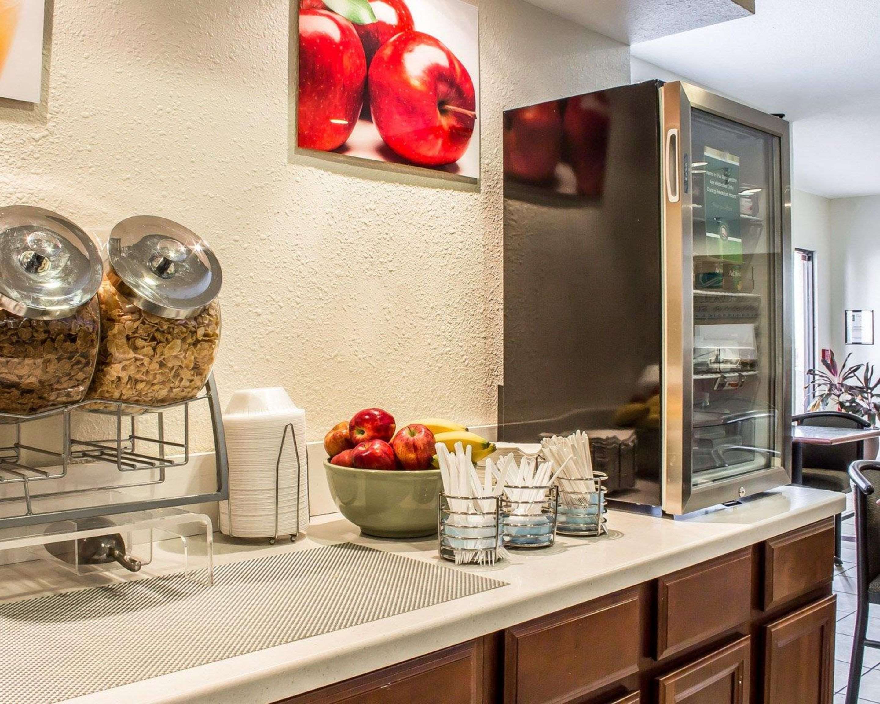 Free breakfast | Quality Inn & Suites Yuma