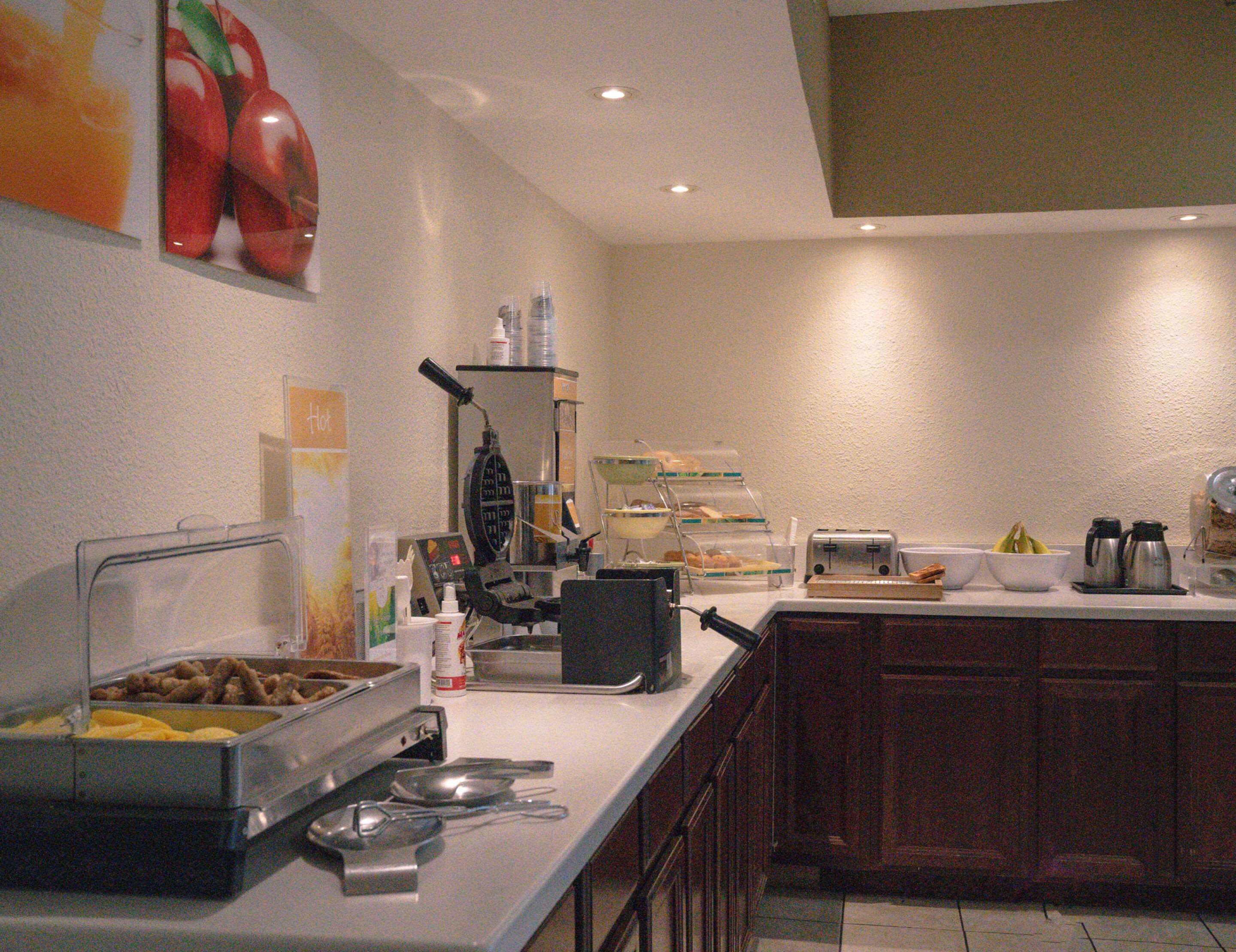 Breakfast area | Quality Inn & Suites Yuma
