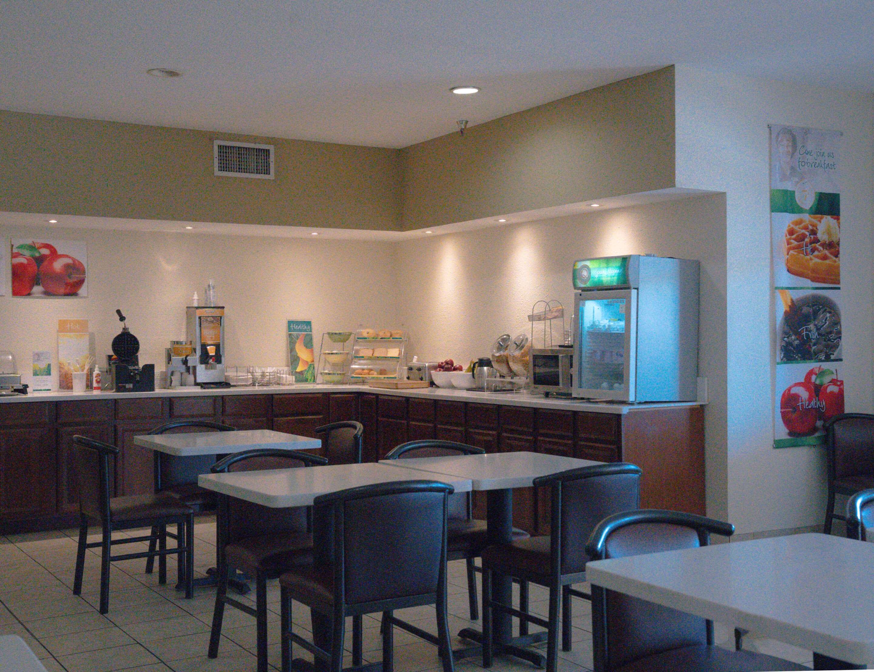 Breakfast area | Quality Inn & Suites Yuma