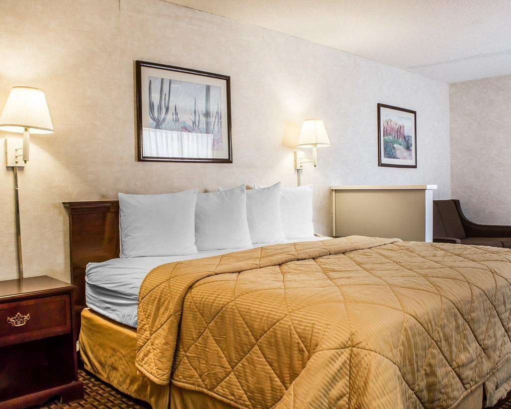 QUALITY INN AND SUITES YUMA-guestroom-Guest Room,Suite,On-Site.jpg