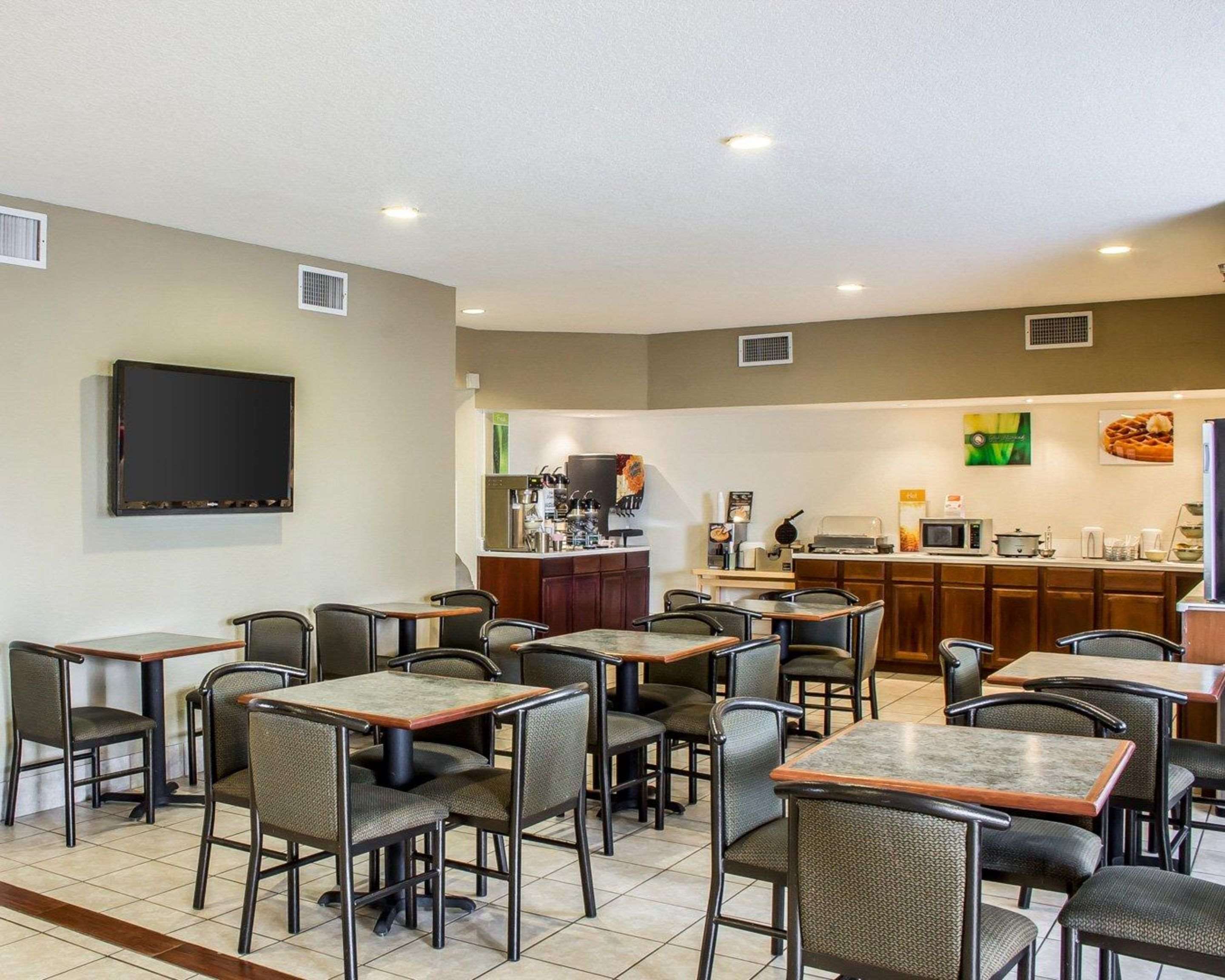 Enjoy breakfast in this spacious area | Quality Inn & Suites Yuma