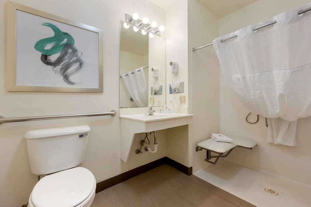 COMFORT INN CAMP VERDE I-17-guestroom-Guest Room,Bathroom,On-Site.jpg