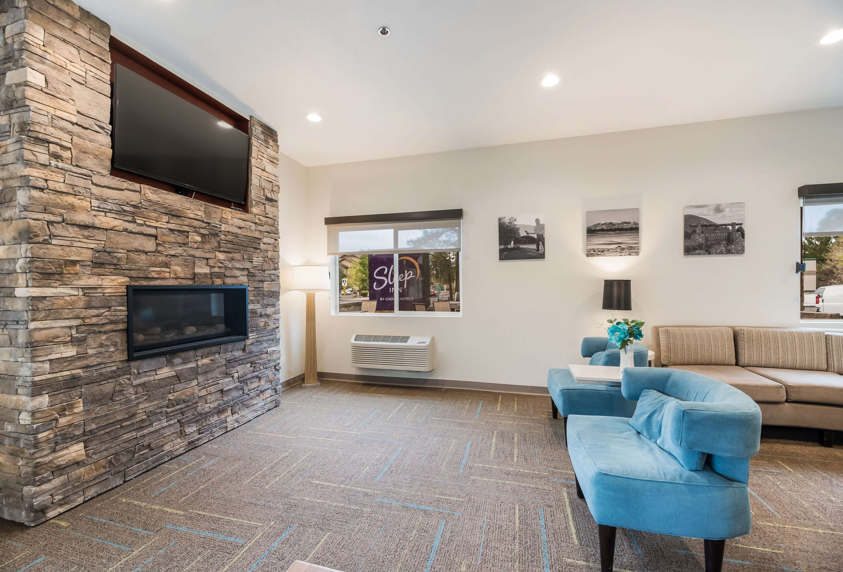 Spacious lobby with TV