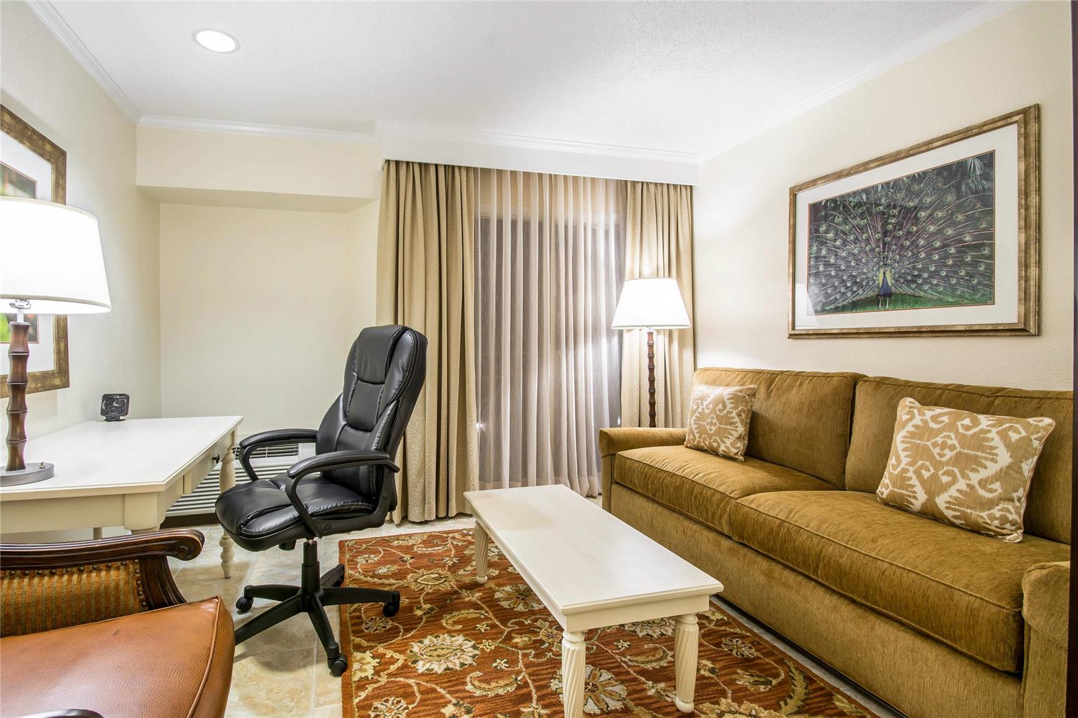 COMFORT SUITES PARADISE ISLAND-guestroom-Guest Room,Suite,On-Site.jpg