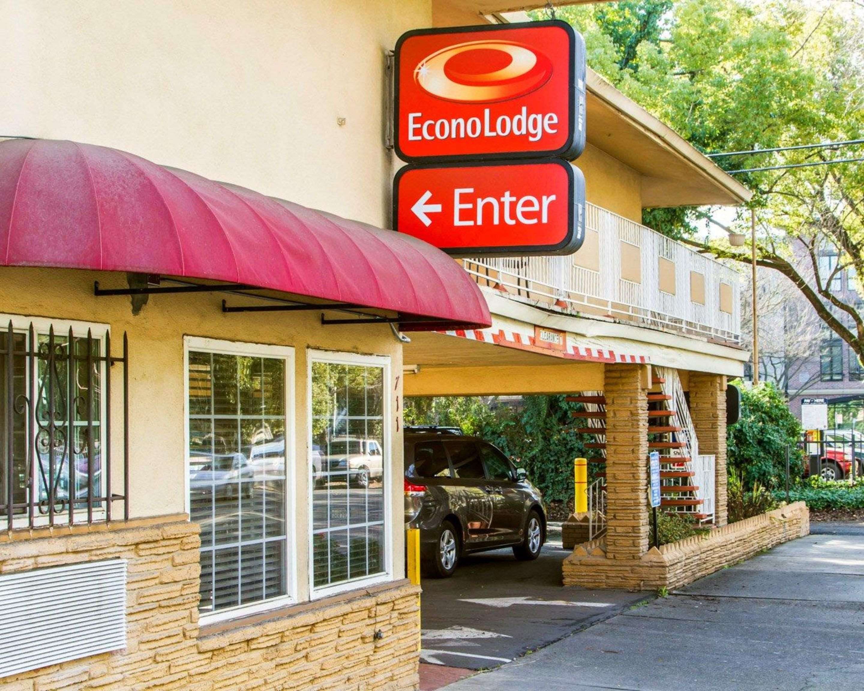 Hotel exterior | Econo Lodge Sacramento Convention Center