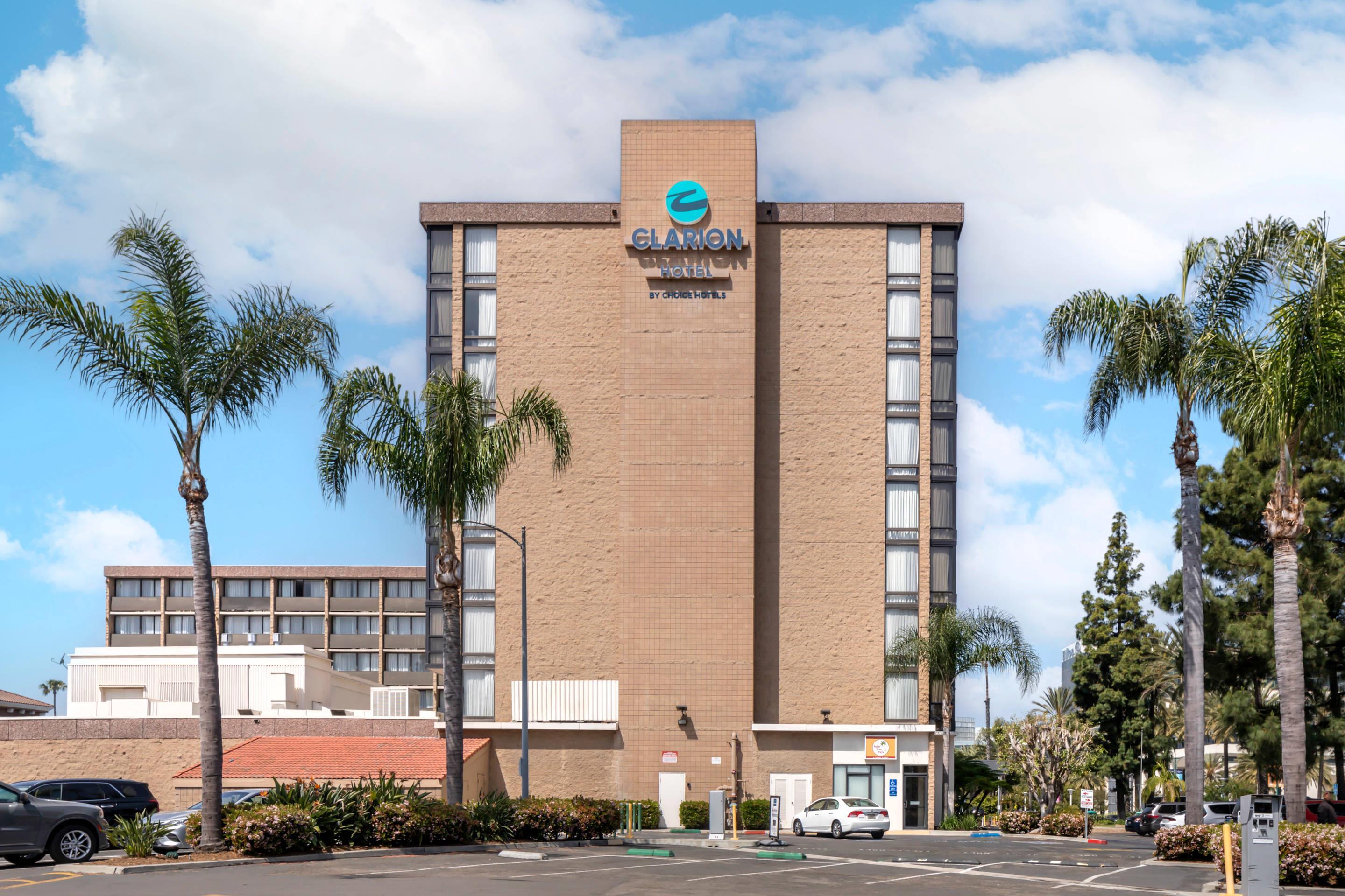 Hotel exterior | Clarion Hotel Anaheim Resort