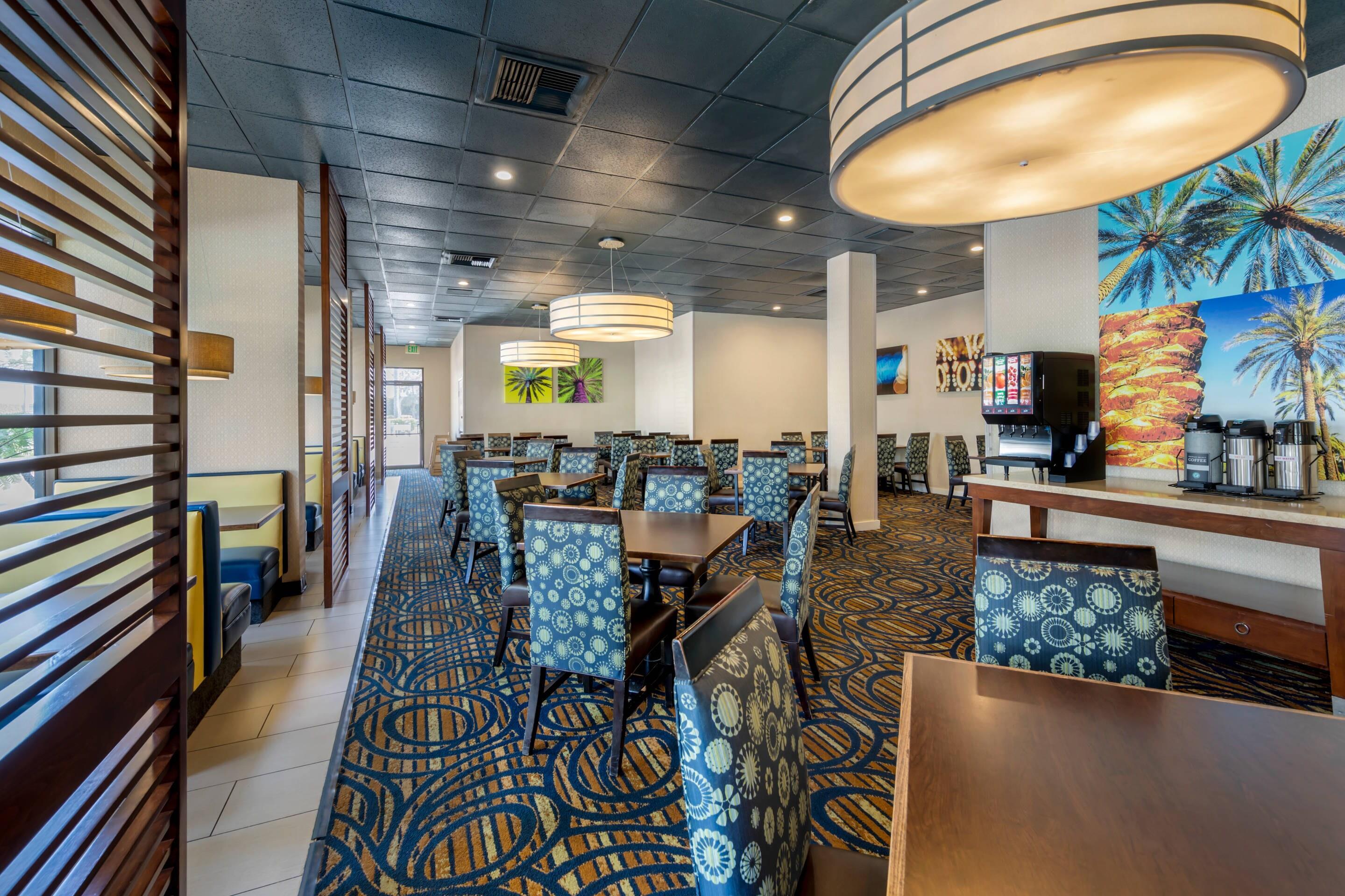 Breakfast area | Clarion Hotel Anaheim Resort