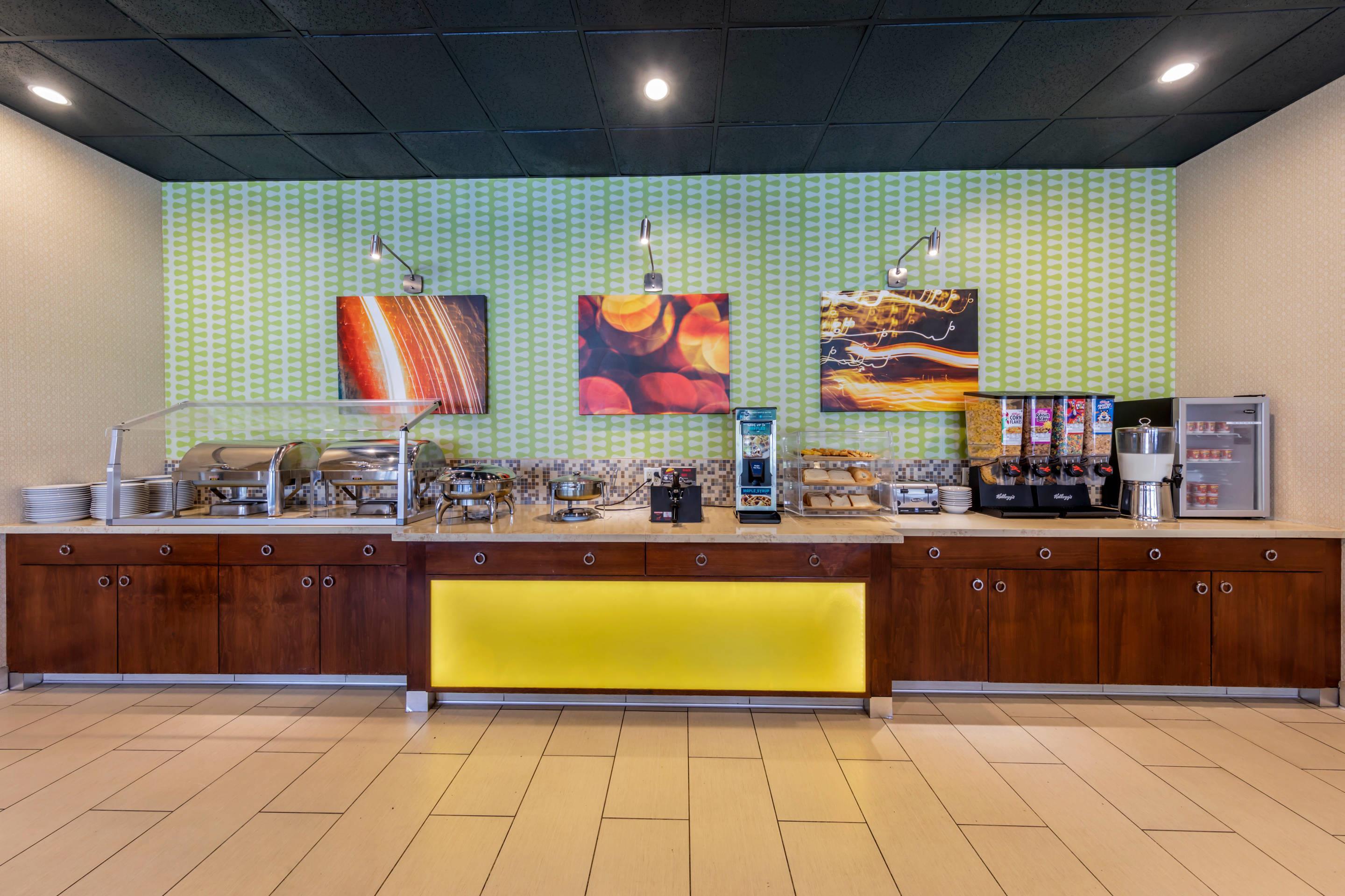 Breakfast bar | Clarion Hotel Anaheim Resort