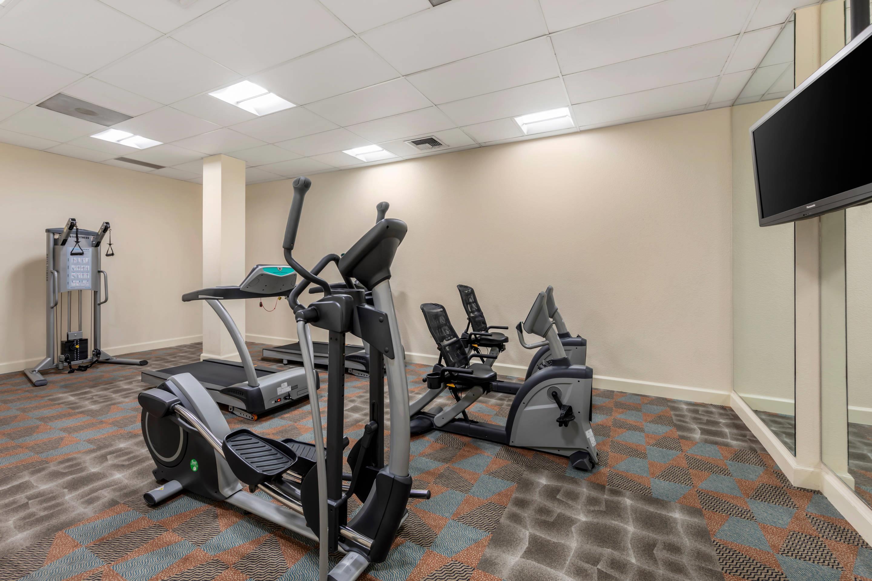 Exercise room | Clarion Hotel Anaheim Resort