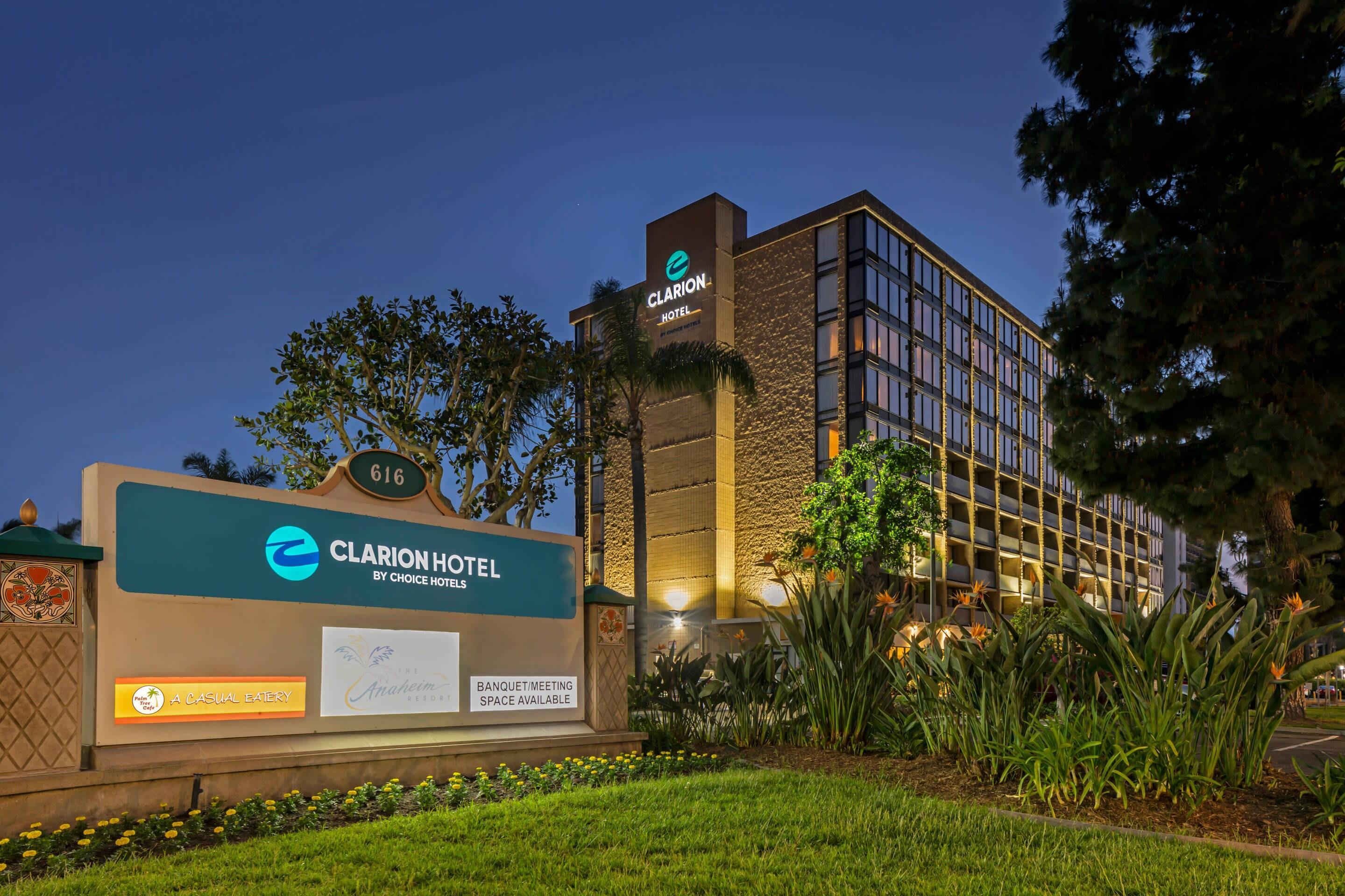 Twilight | Clarion Hotel Anaheim Resort