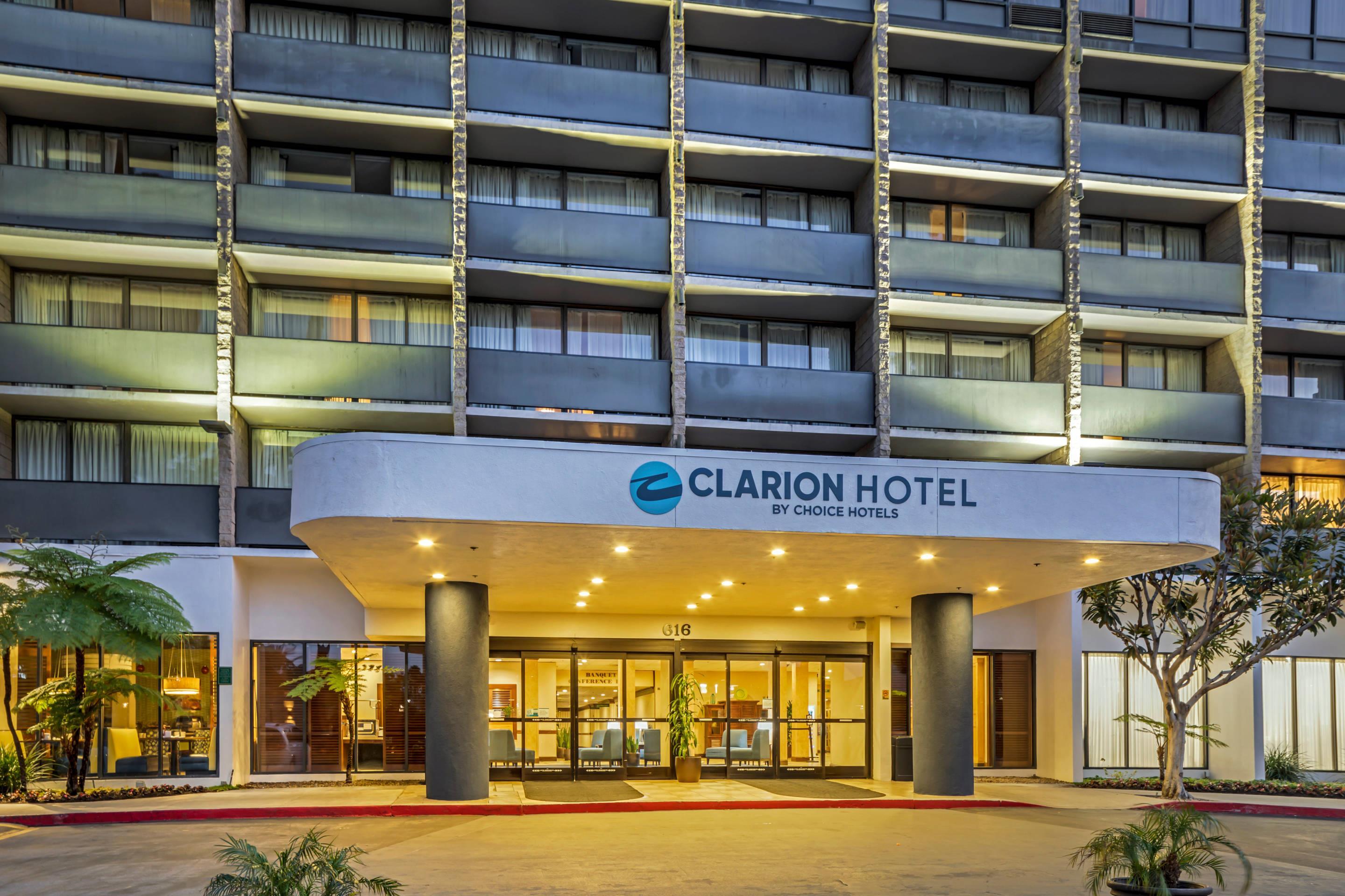 Twilight | Clarion Hotel Anaheim Resort