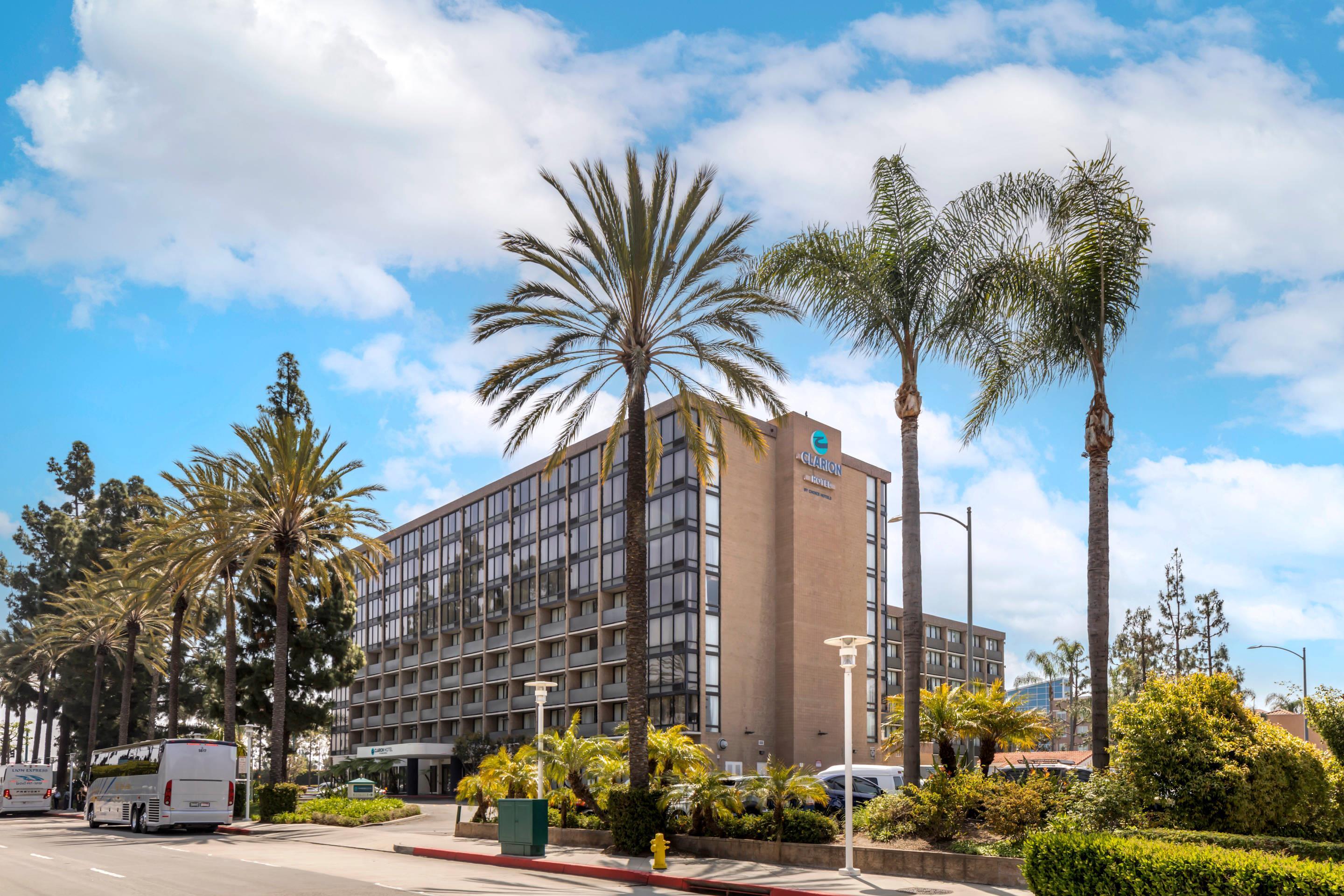 Hotel exterior | Clarion Hotel Anaheim Resort