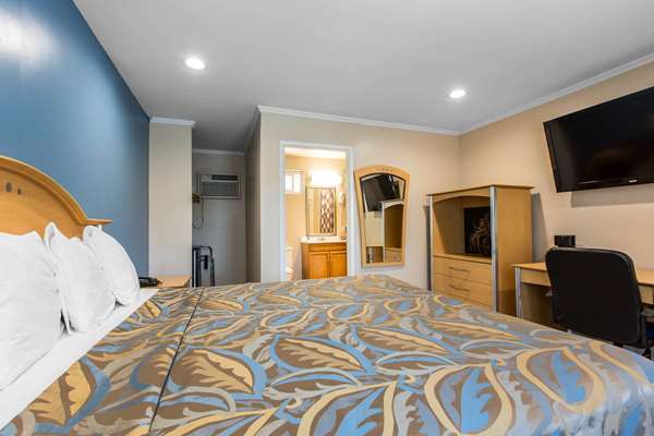  - Rodeway Inn Escondido - I-15, Exit 33