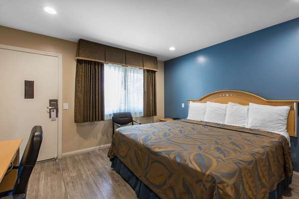  - Rodeway Inn Escondido - I-15, Exit 33