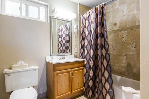  - Rodeway Inn Escondido - I-15, Exit 33